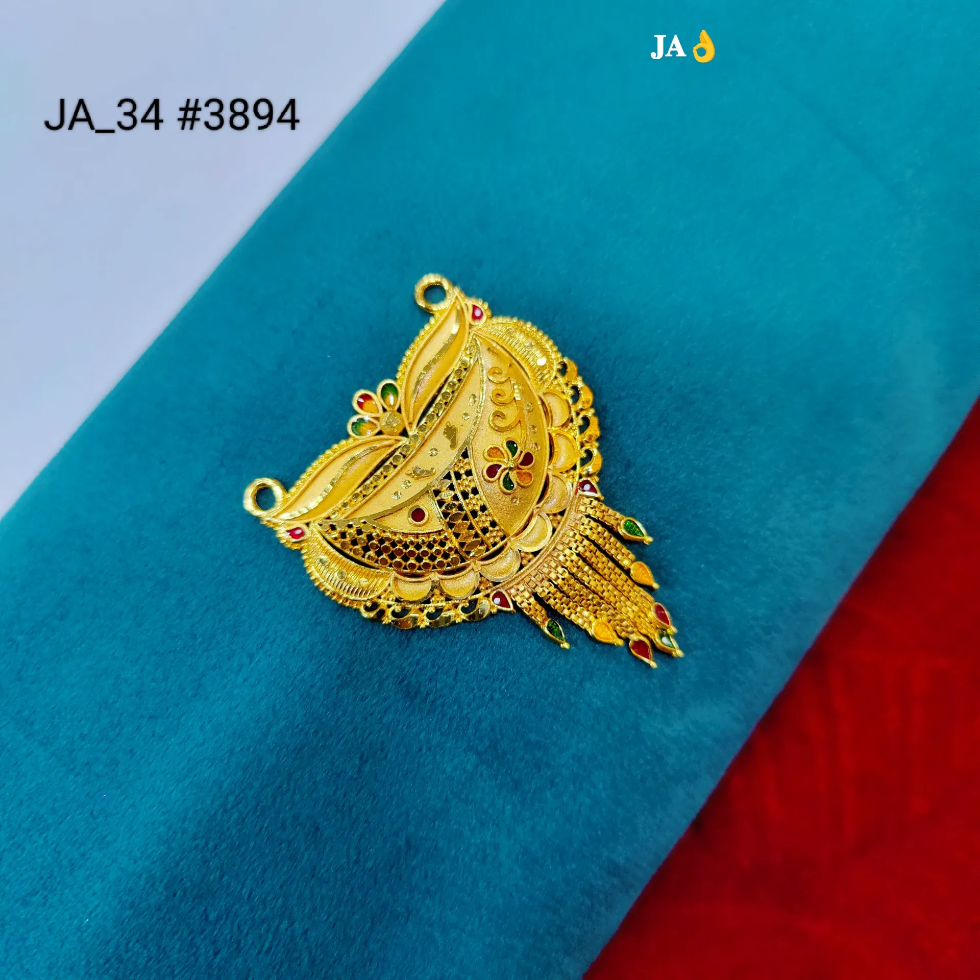 Traditional Leaf Motif Gold Plated Pendant DN-3894