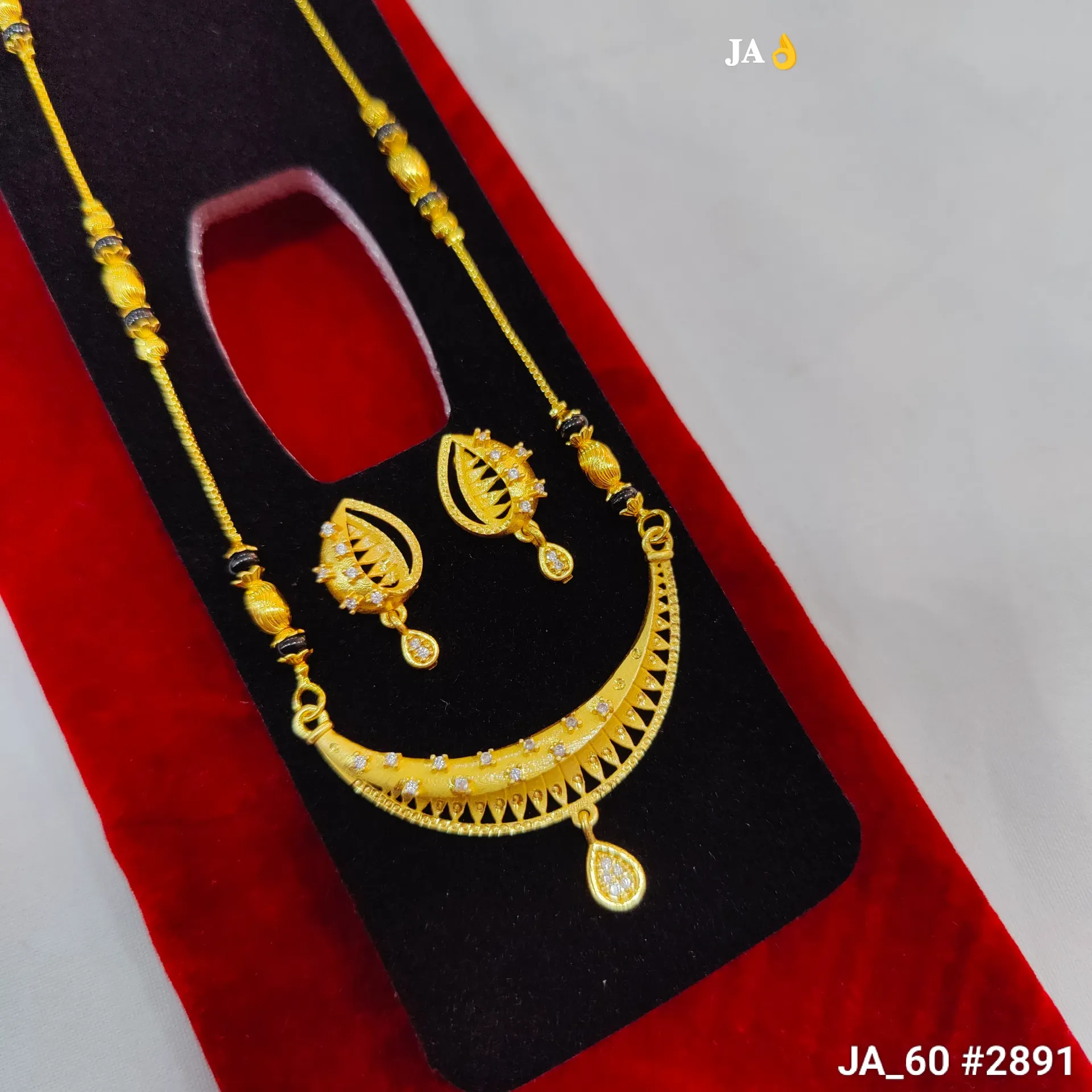 Gold Finish Designer Pendant & Earrings Set DN-2891