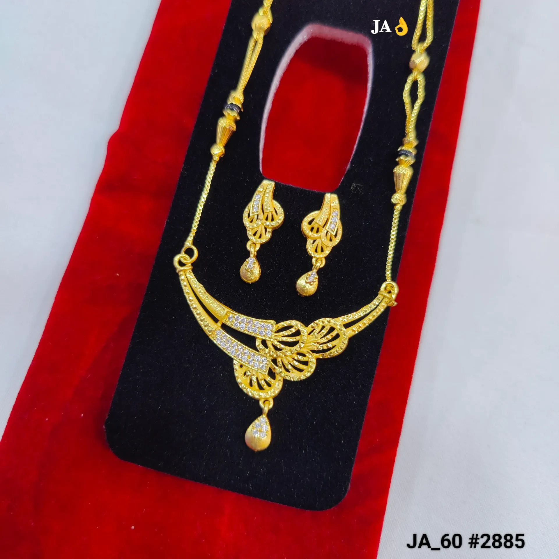 Gold Finish Designer Necklace & Earrings Set DN-2885