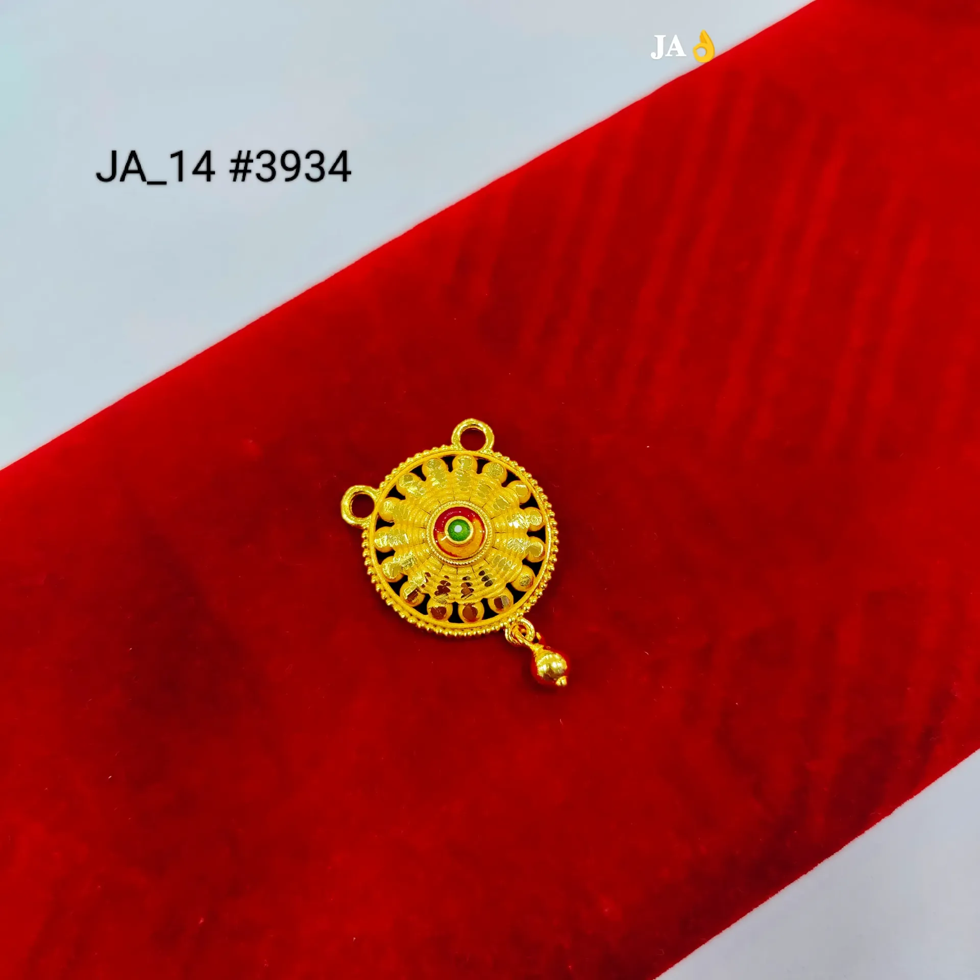 Traditional Gold Tone Round Pendant DN-3934
