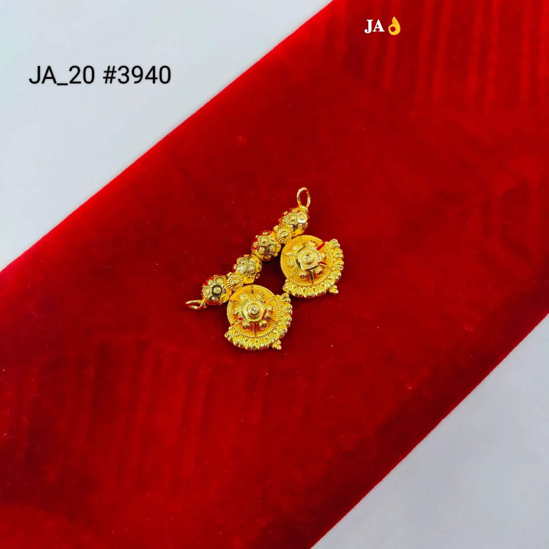 Traditional Gold Tone Designer Pendant DN-3940