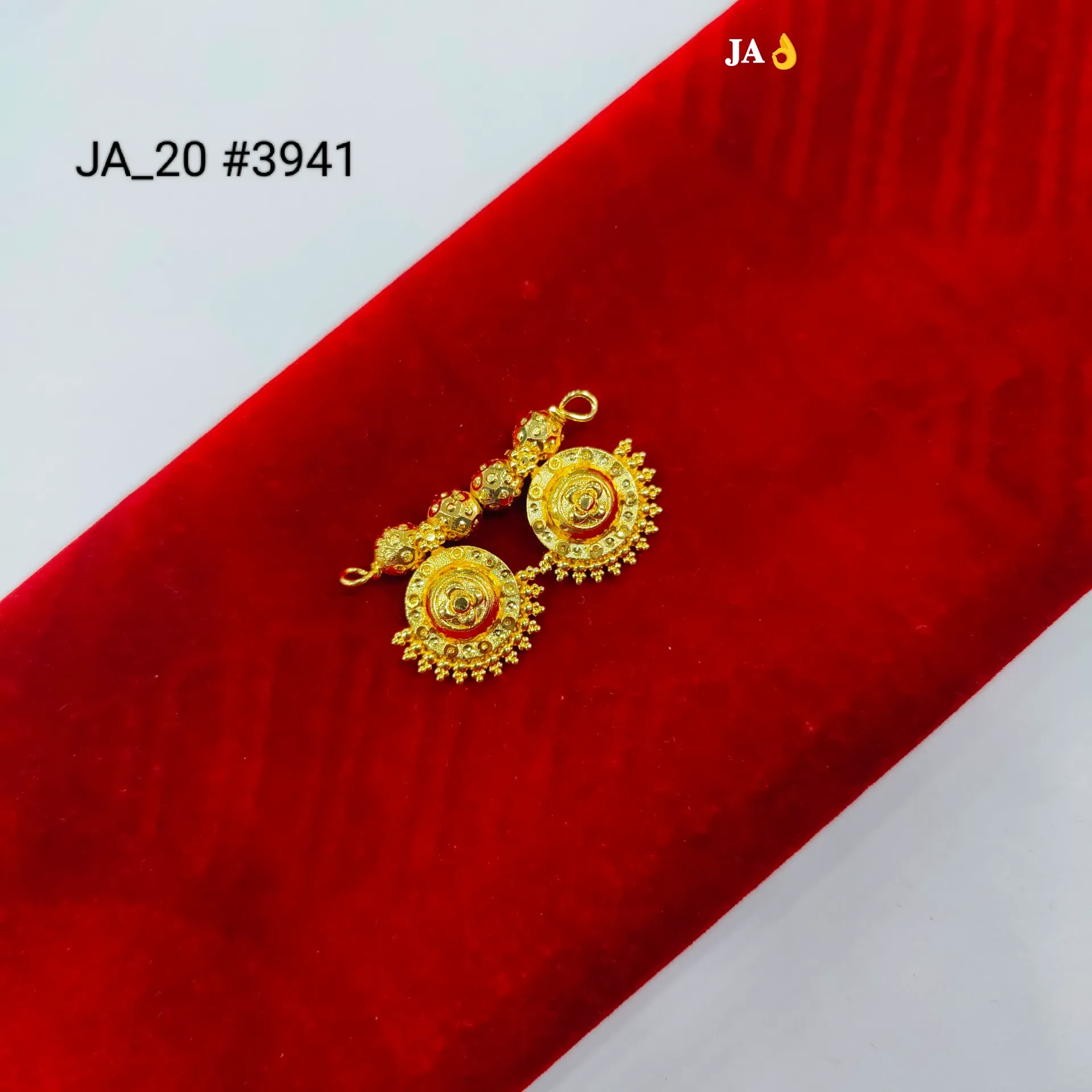 Traditional Gold Tone Designer Pendant DN-3941