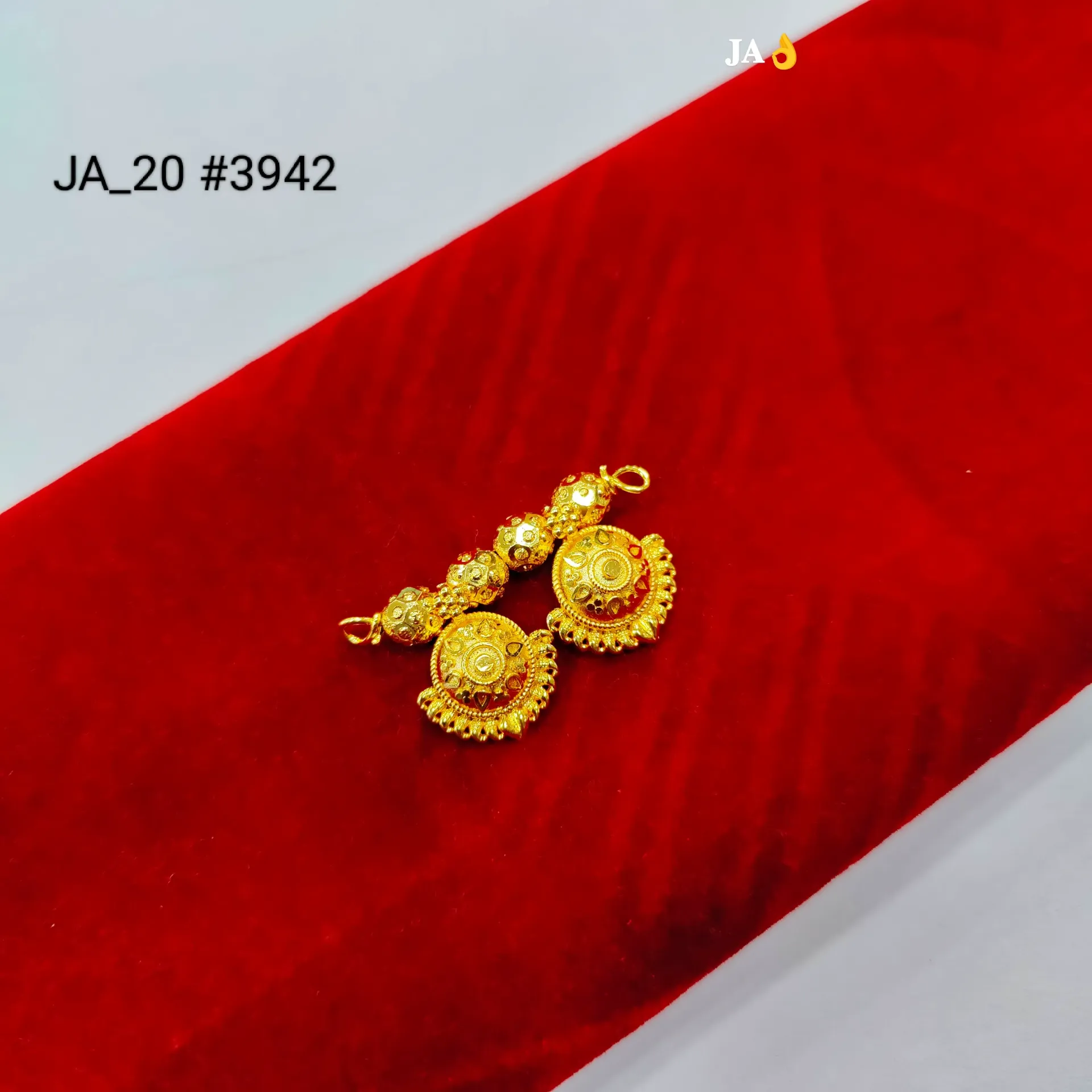 Traditional Gold Tone Designer Pendant DN-3942