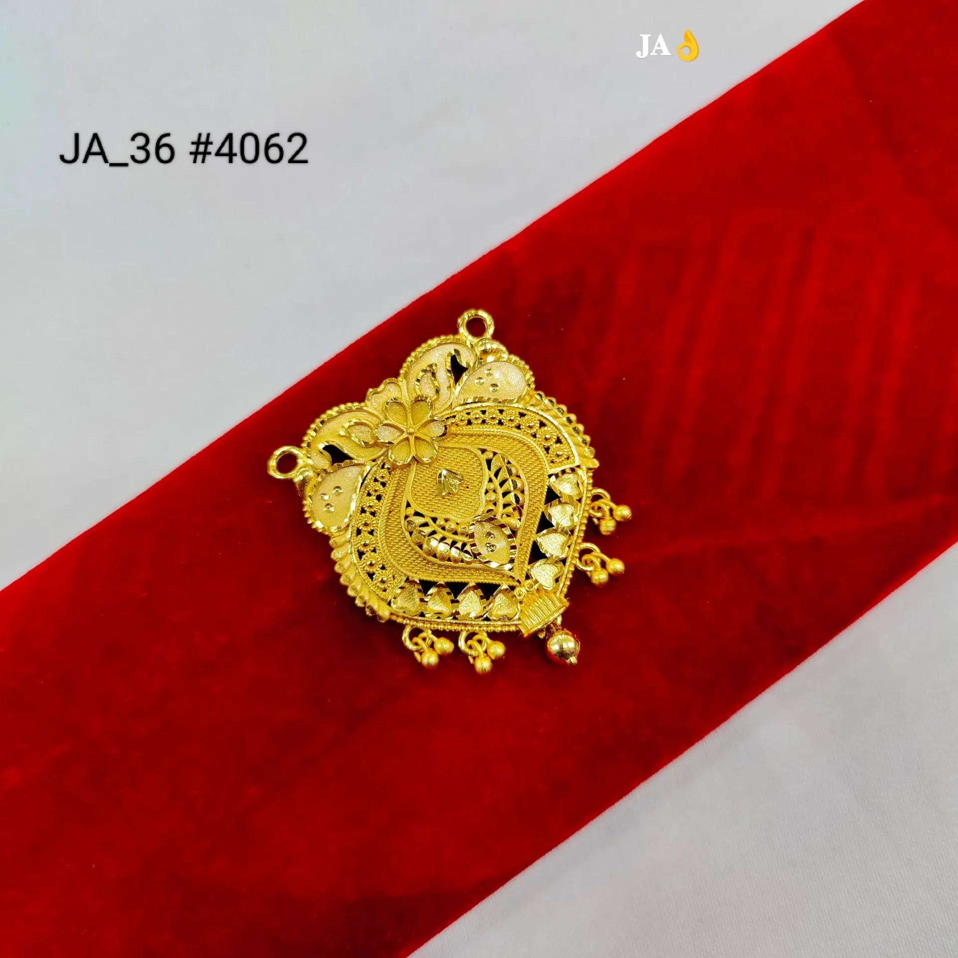 Gold Tone Traditional Pendant DN-4062