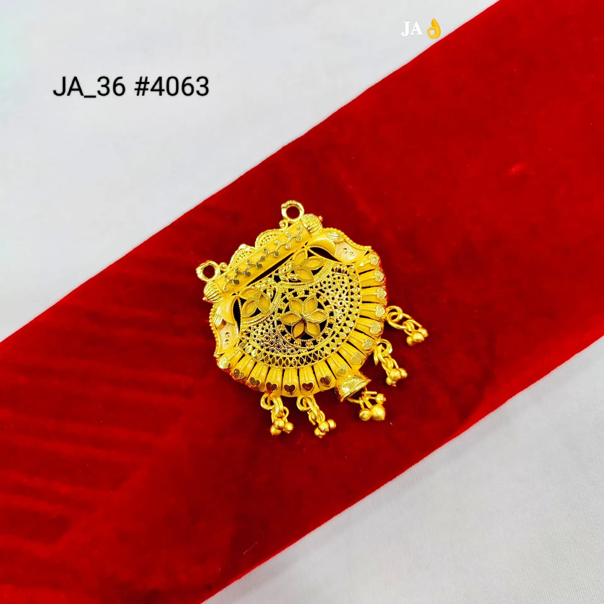 Gold Tone Floral Filigree Pendant DN-4063