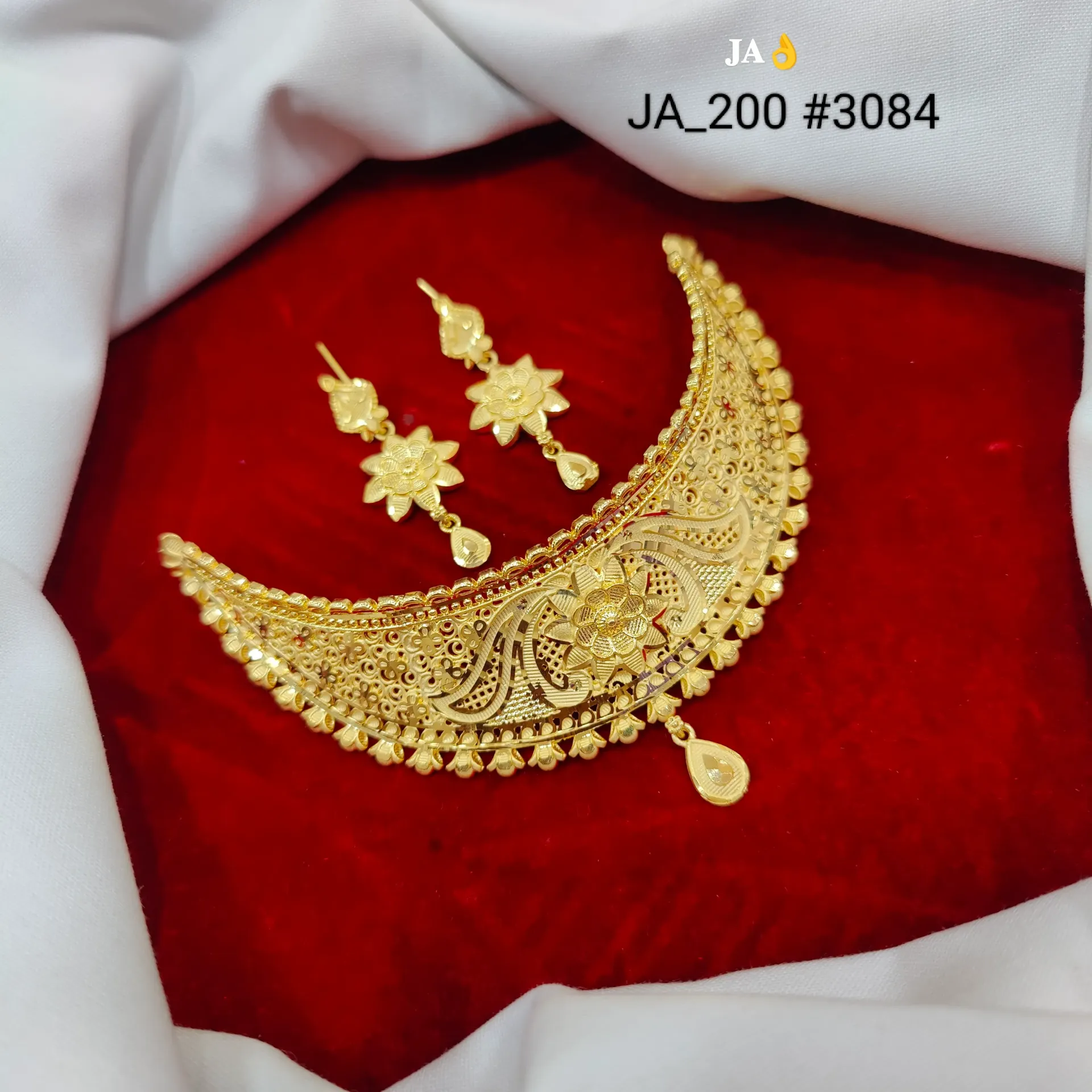 Traditional Gold Tone Floral Choker Necklace Set DN-3084