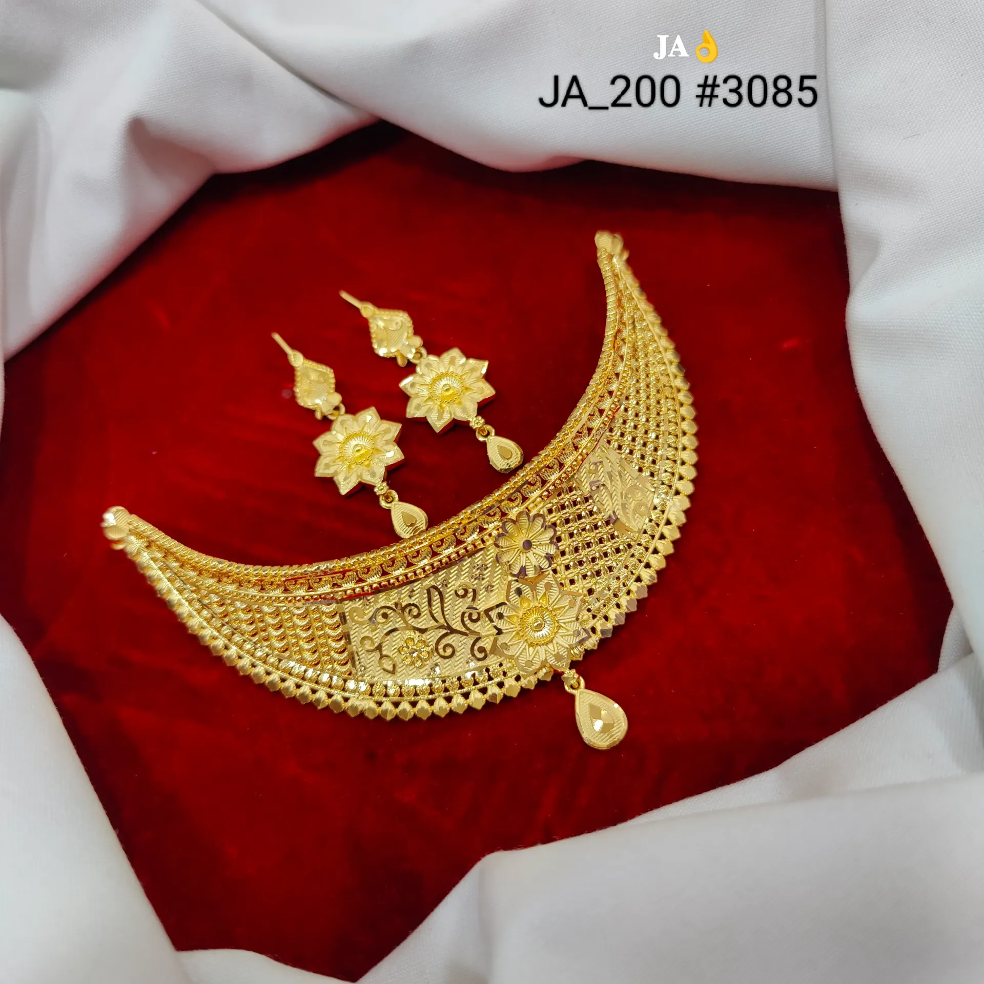 Traditional Gold Tone Floral Choker Necklace Set DN-3085