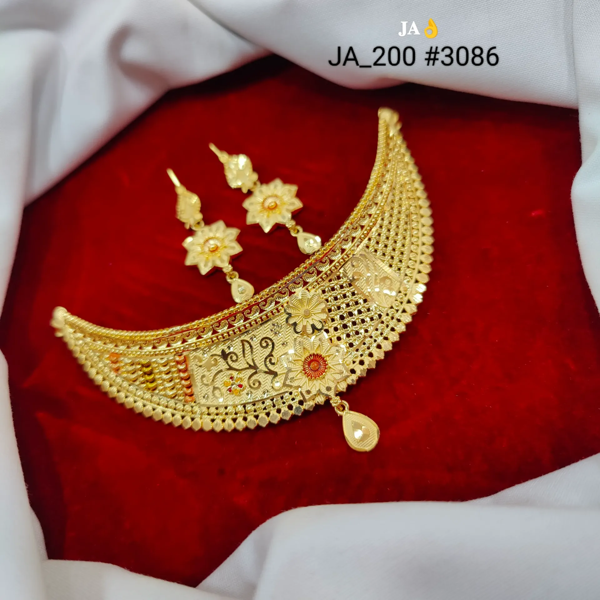 Traditional Gold Tone Floral Choker Necklace SetDN-3086