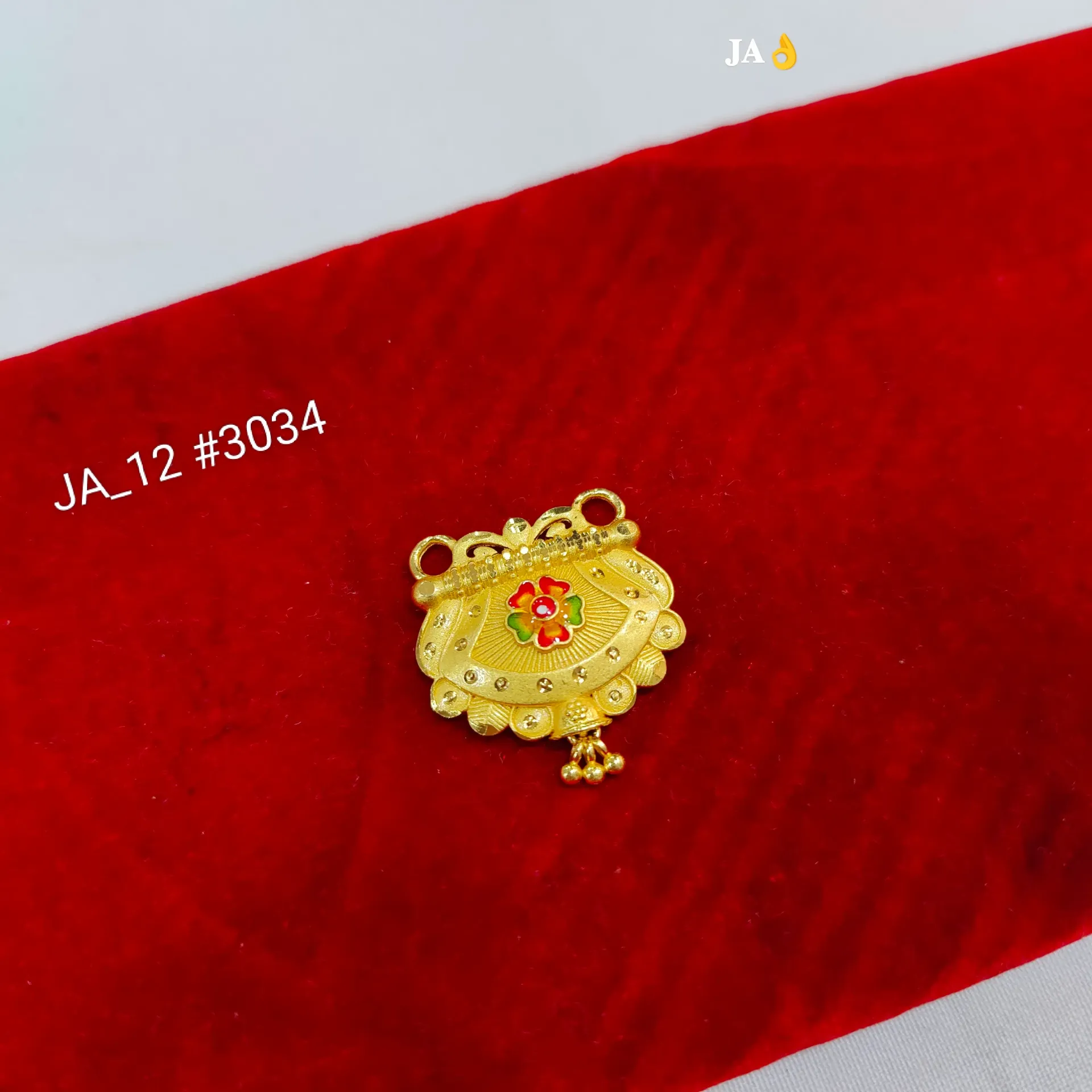 Gold Tone Traditional Floral Oval Pendant DN-3034