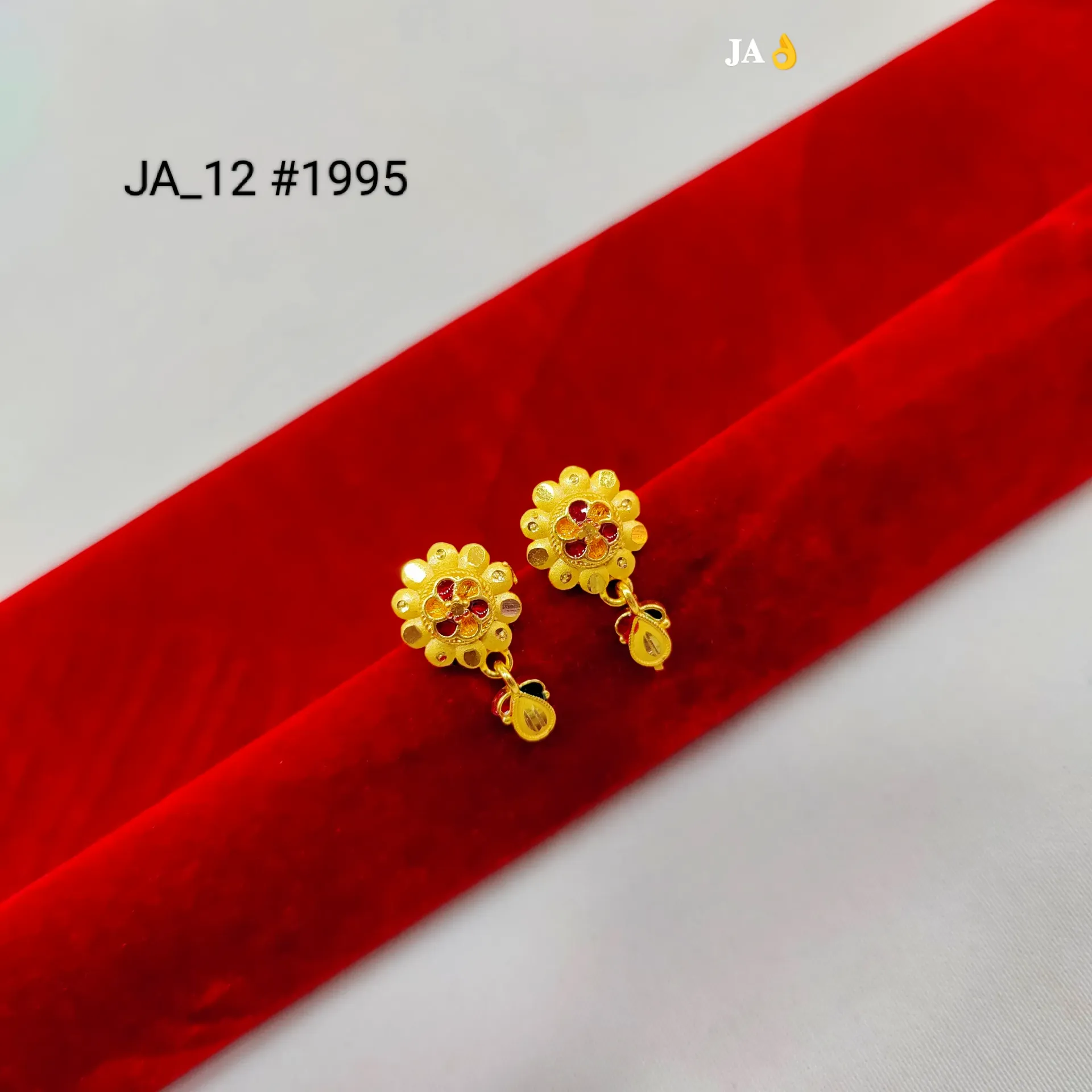 Gold Tone Floral Stud Earrings DN-1995