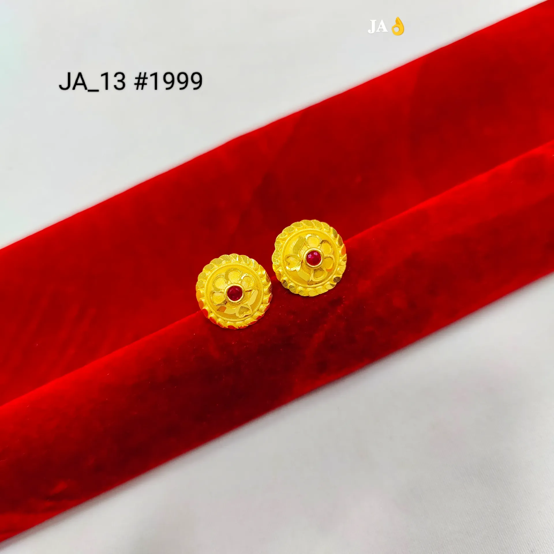 Gold Tone Round Floral Stud Earrings  DN-1999