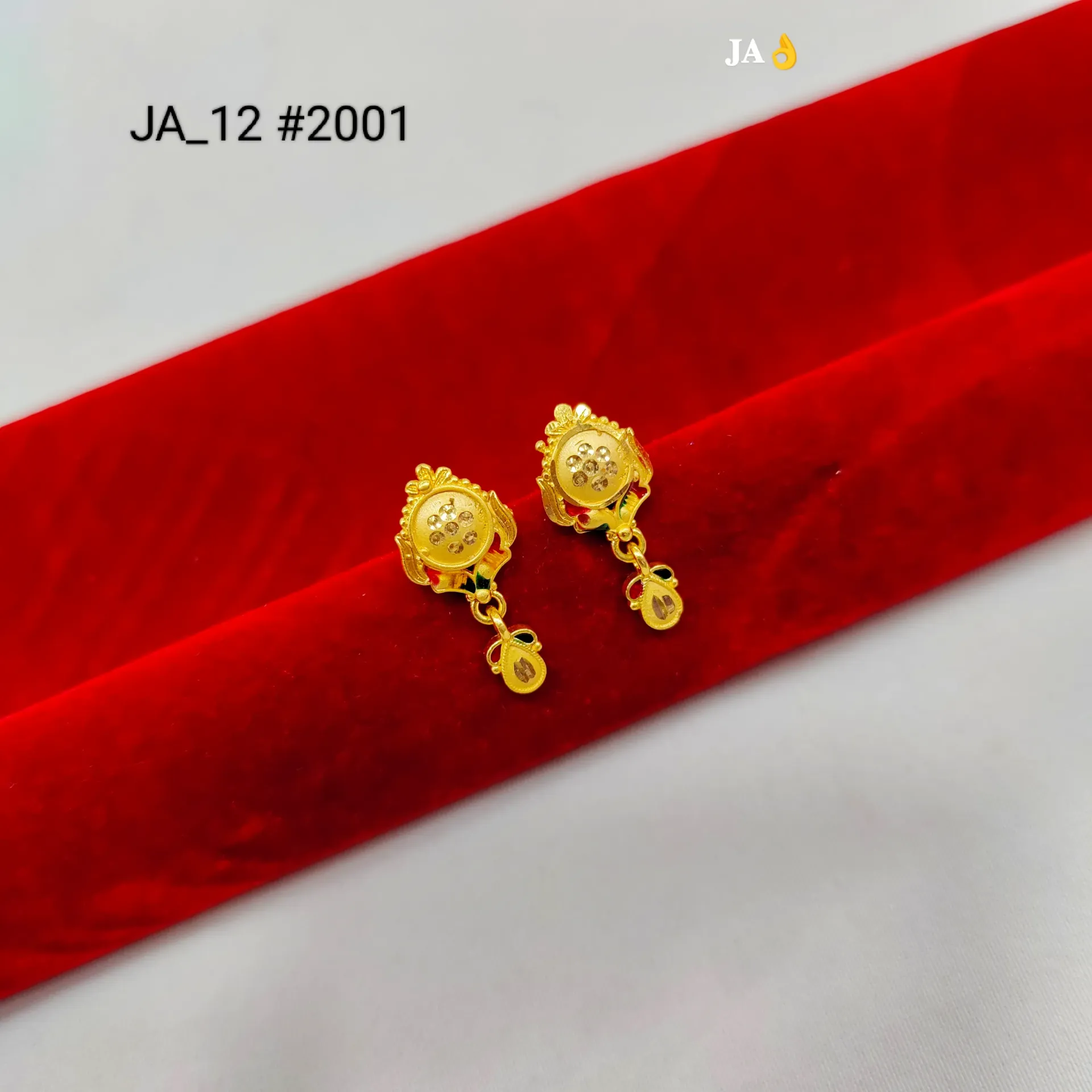 Gold Tone Round Floral Stud Earrings DN-2001