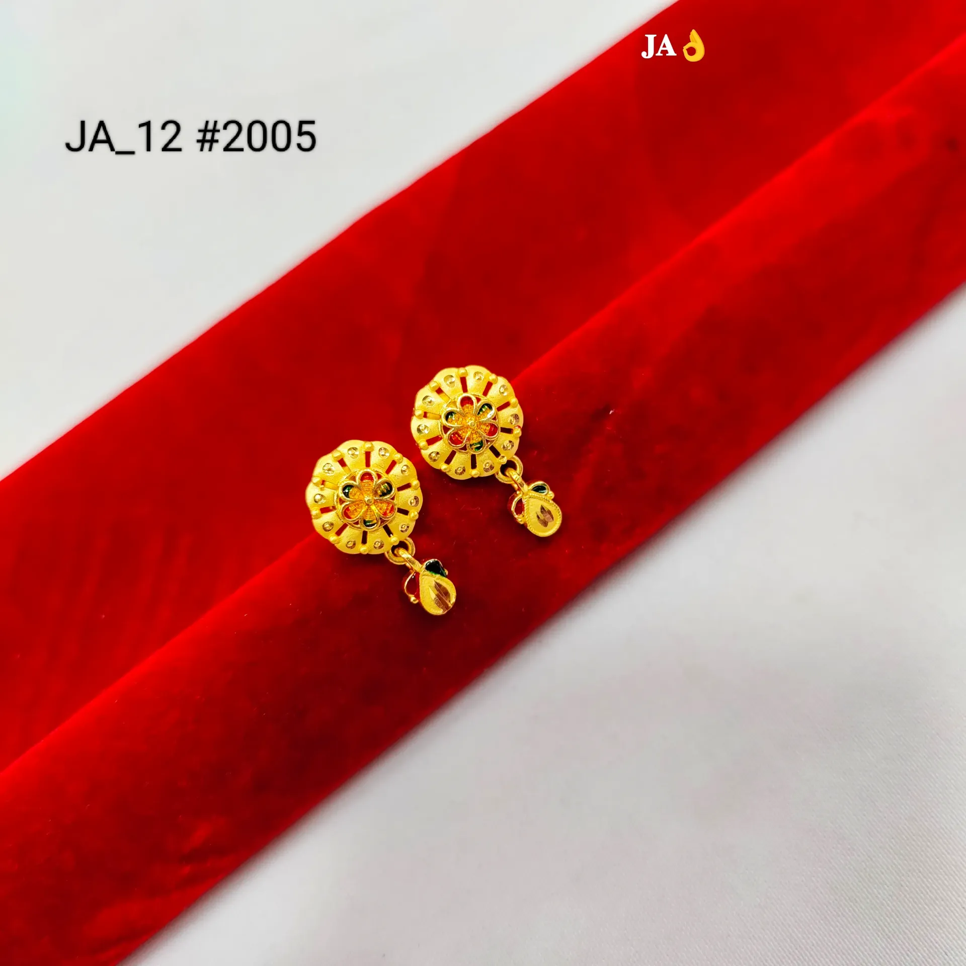 Gold Tone Floral Cutwork Stud Earrings DN-2005