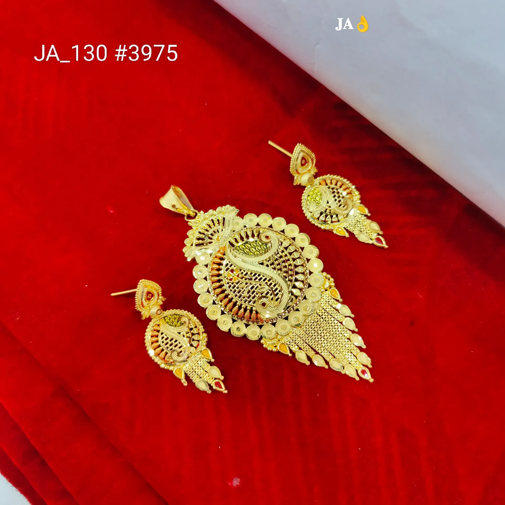 Gold Tone Designer Pendant Set for Women DN-3975