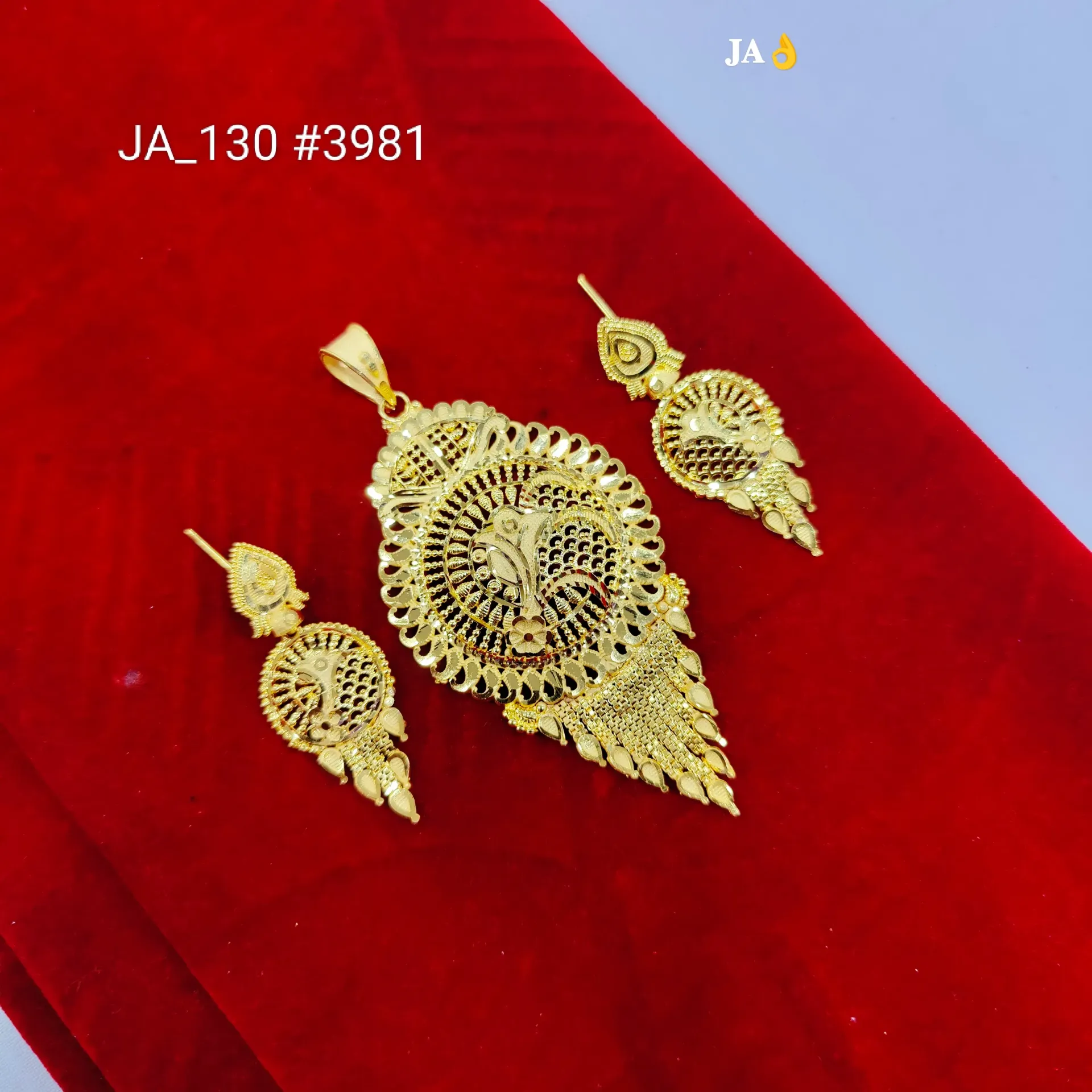 Gold Tone Peacock Designer Pendant Set for Women DN-3981