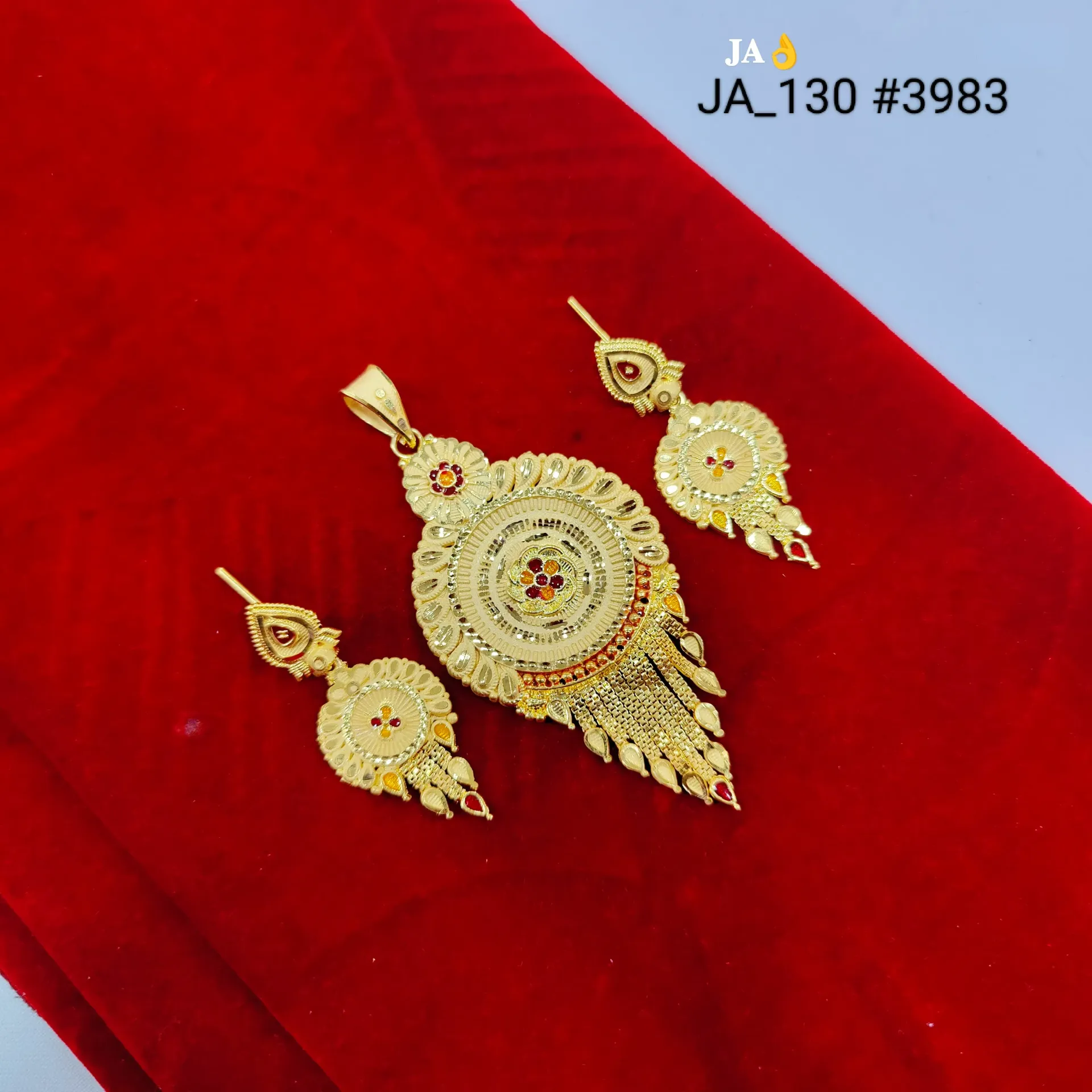 Gold Tone Traditional Round Designer Pendant Set for Women  DN-3983