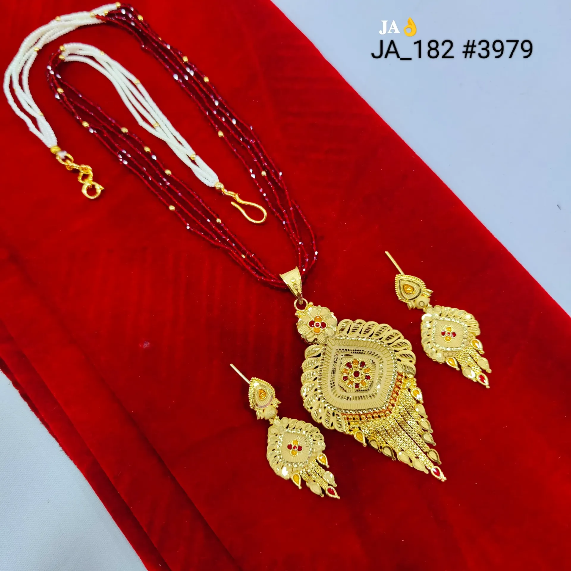 Gold Tone Traditional Pendant Necklace Set for Women  DN-3979