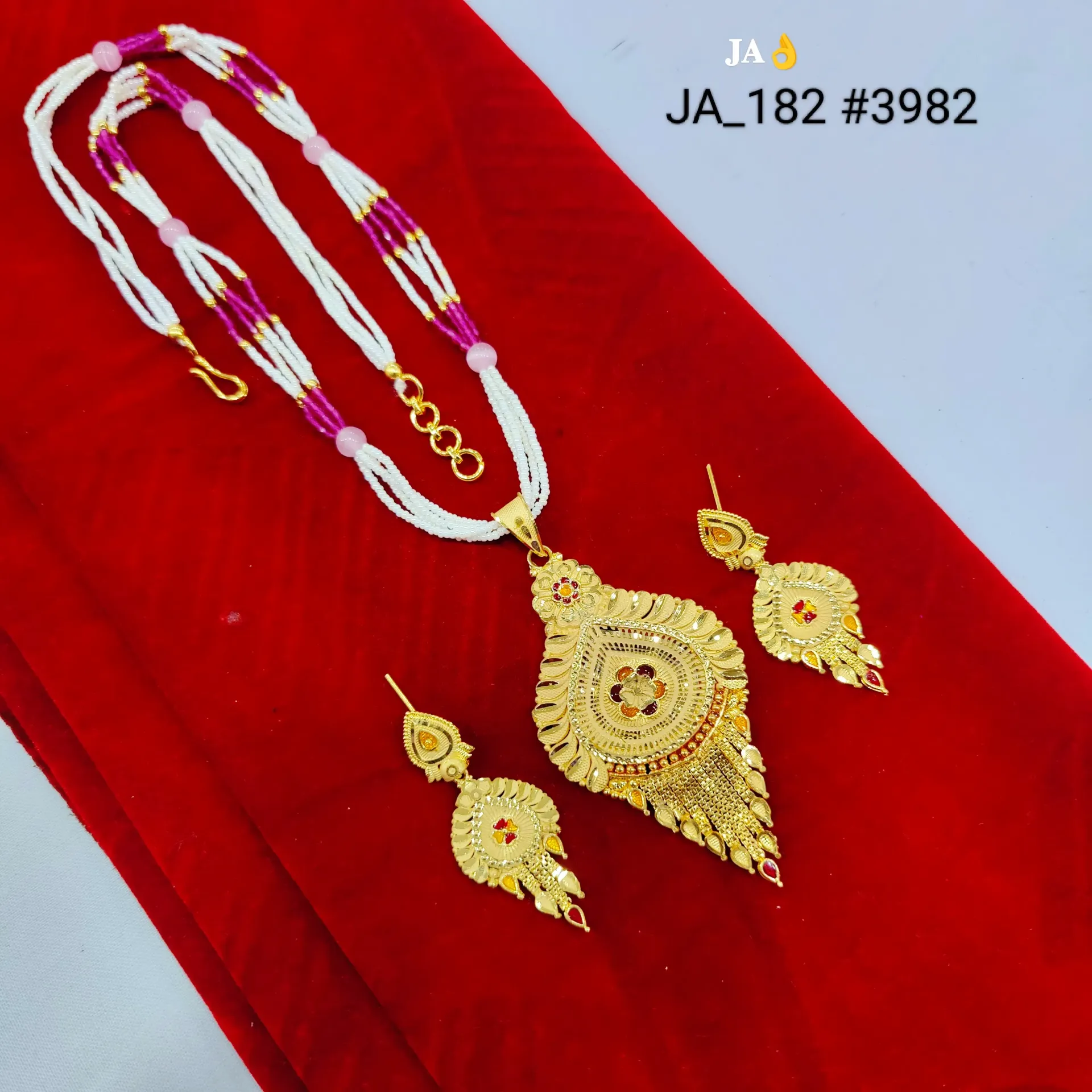 Gold Tone Traditional Pendant Necklace Set for Women DN-3982