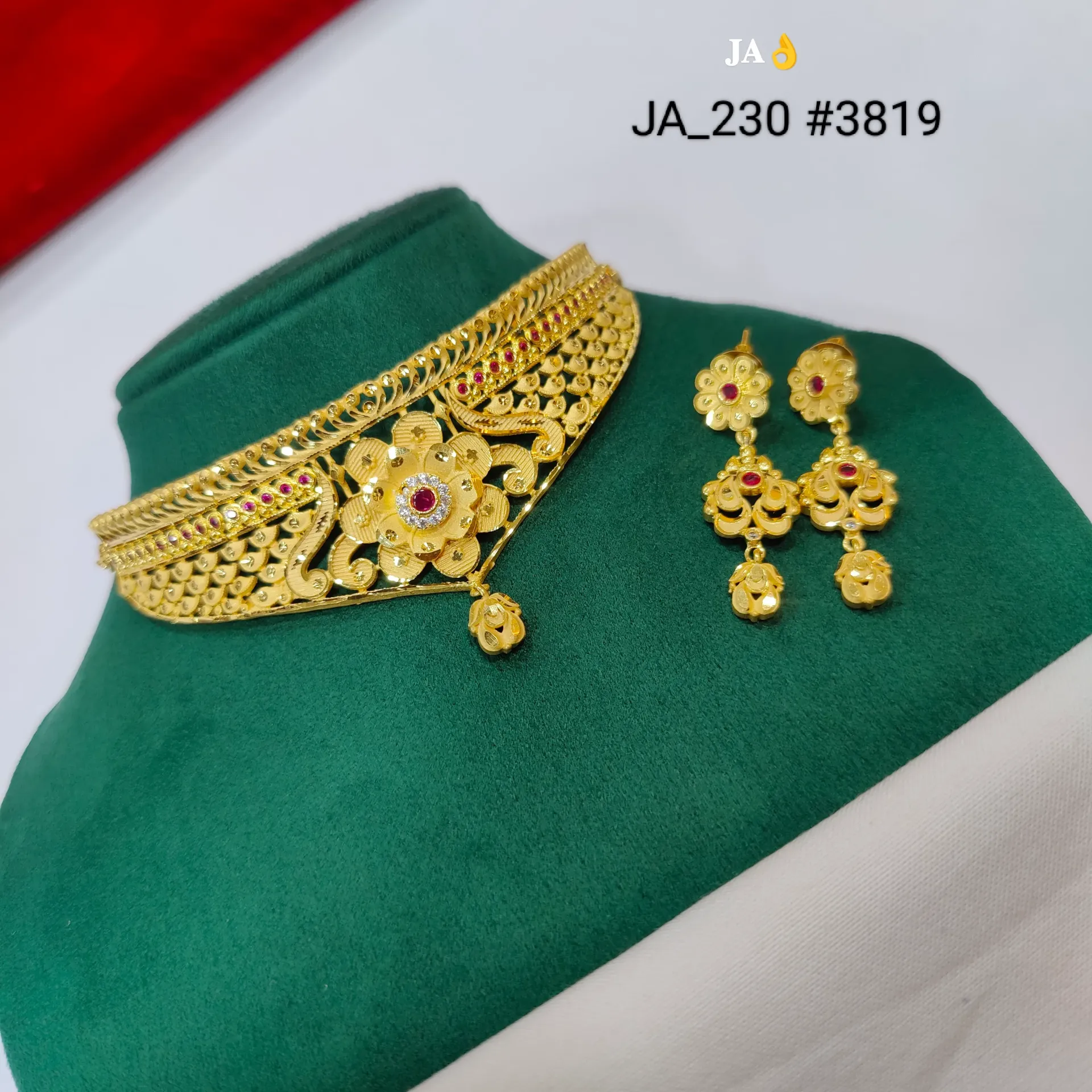 Gold Tone Traditional Floral Choker  Earrings  DN-3819