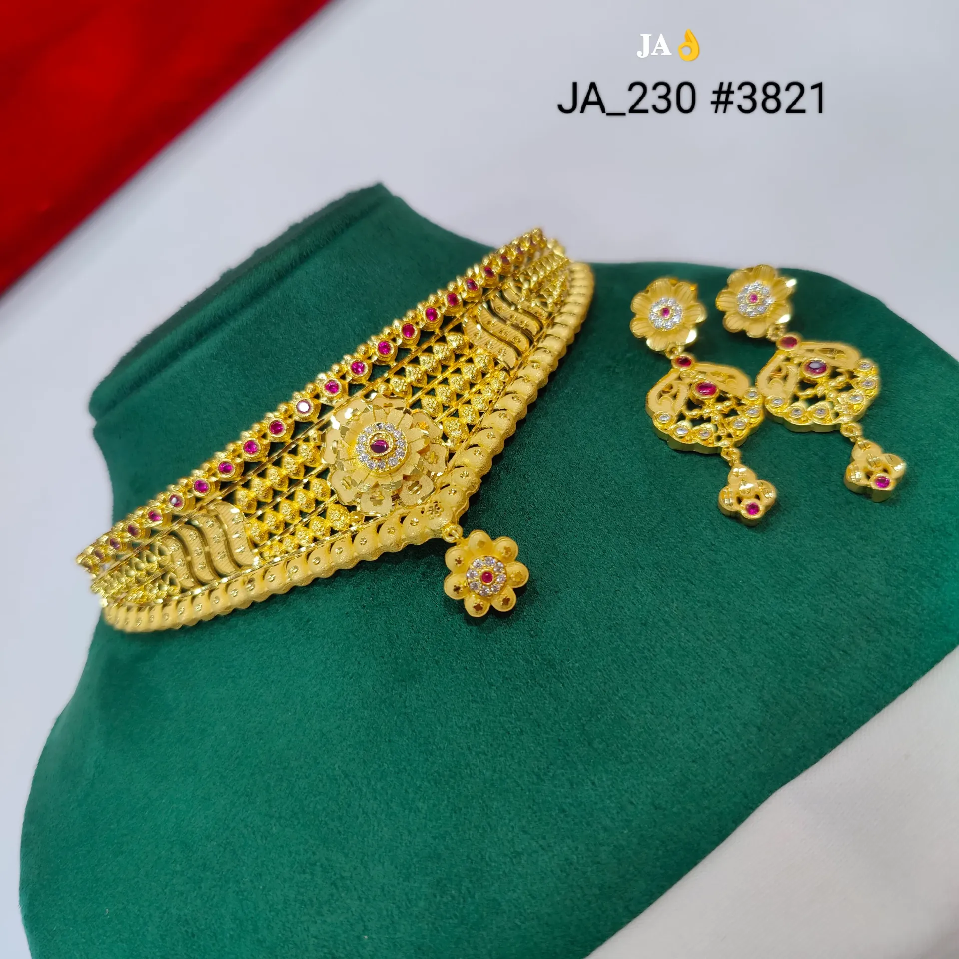 Gold Tone Traditional Floral Choker With Earrings  DN-3821