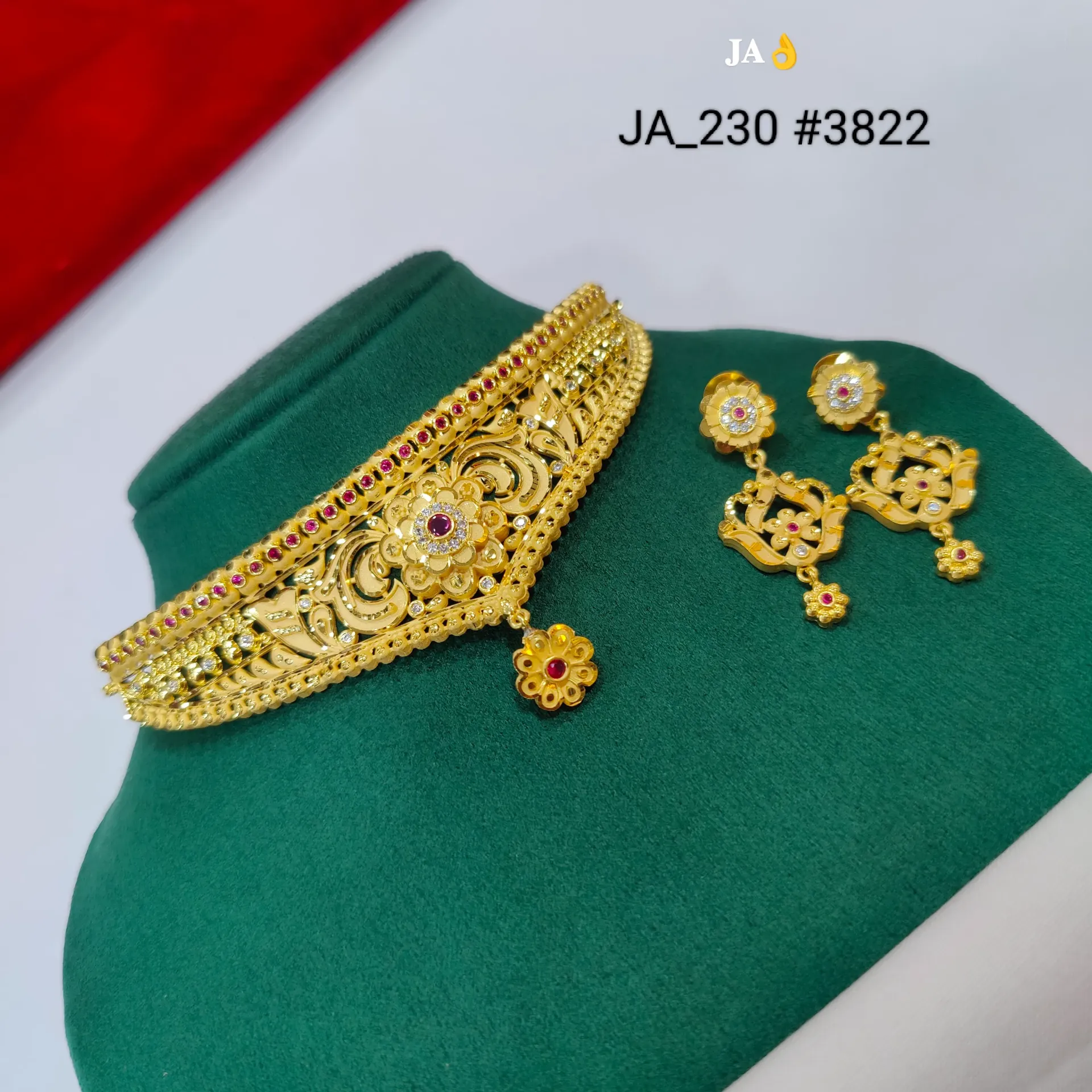 Gold Tone Traditional Floral Choker with  Earrings DN-3822