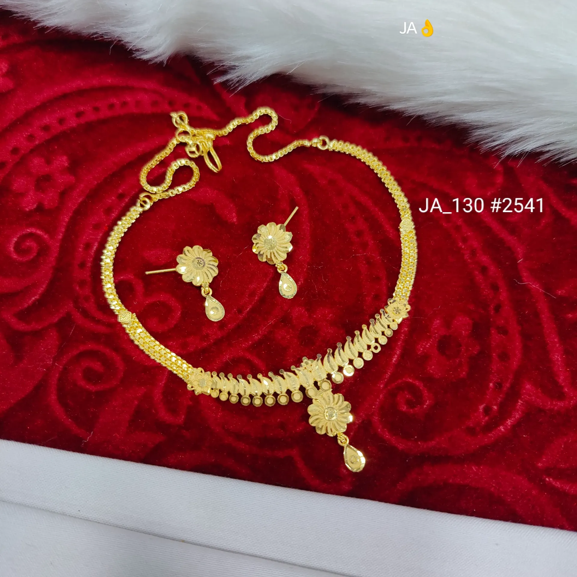 Gold Floral Pendant Necklace Set DN-2541