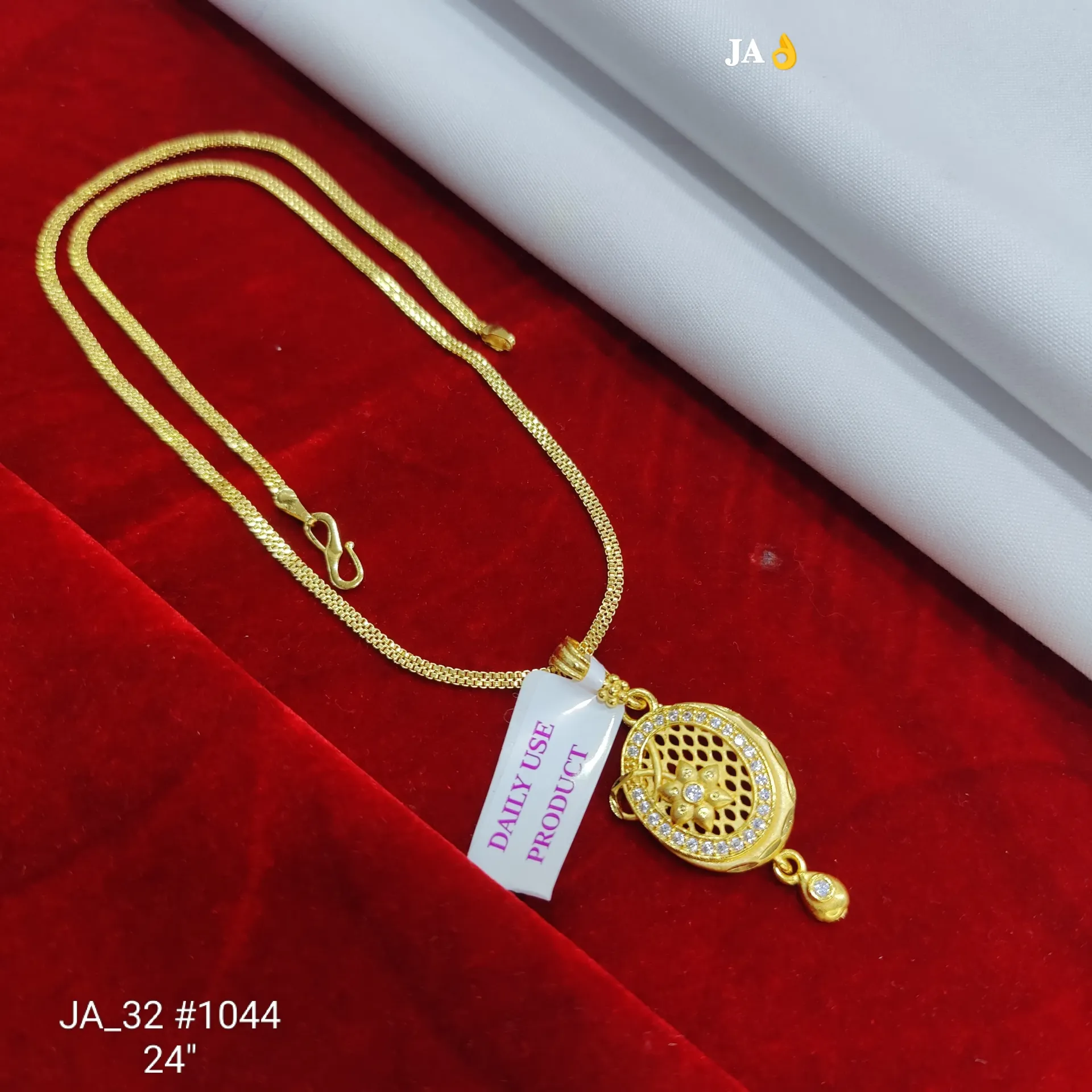 Gold Plated Floral Round Pendant Chain DN-1044