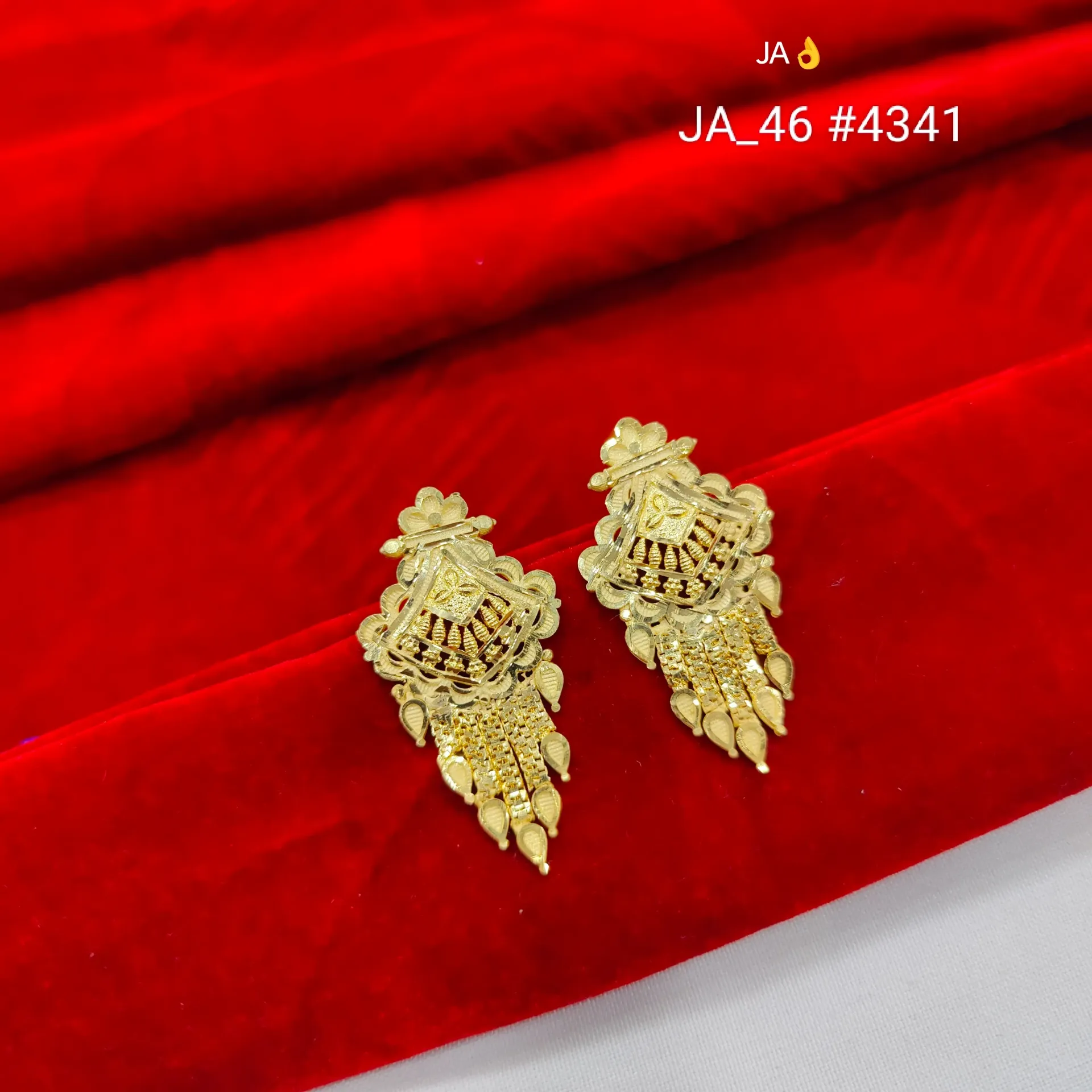 Gold Tone Traditional Designer Earrings with DN-4341