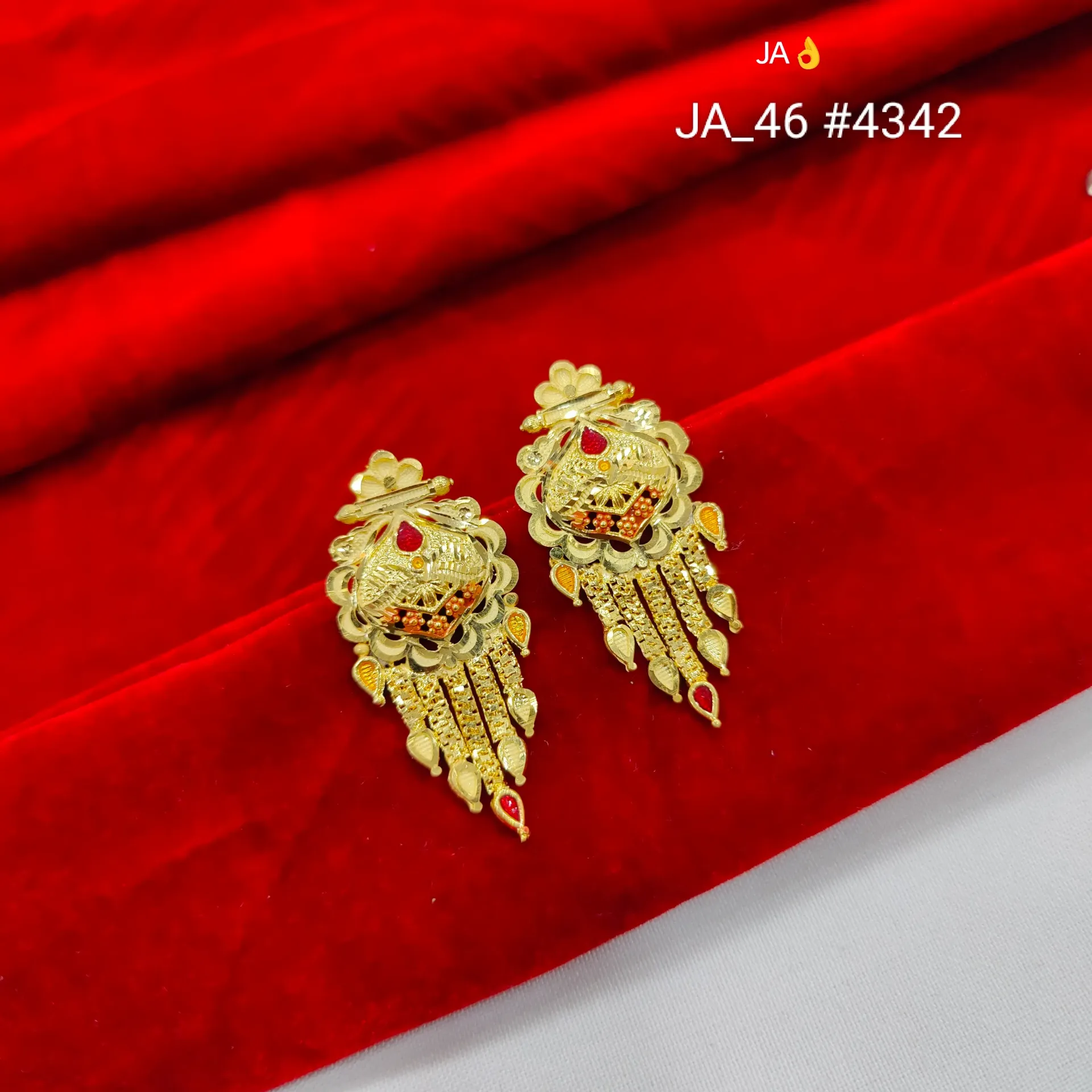 Gold Tone Traditional Designer Earrings DN-4342