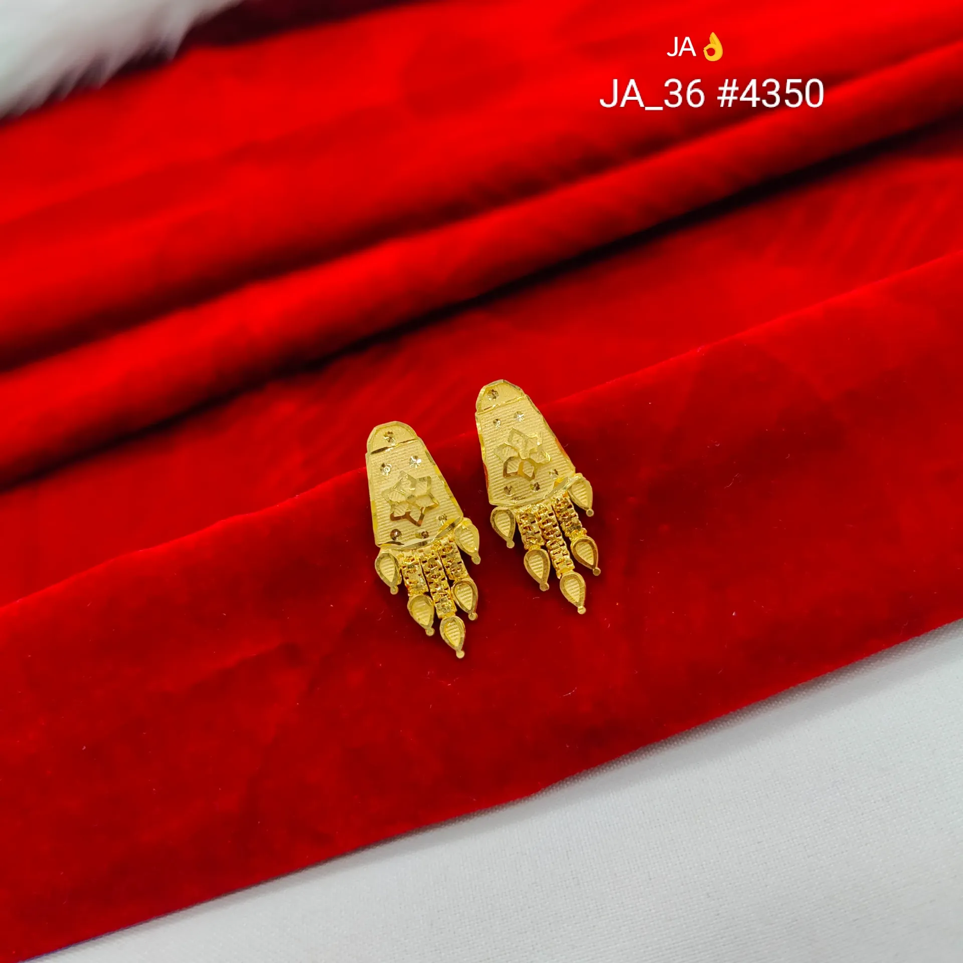 Gold Tone Traditional Floral Drop Earrings DN-4350