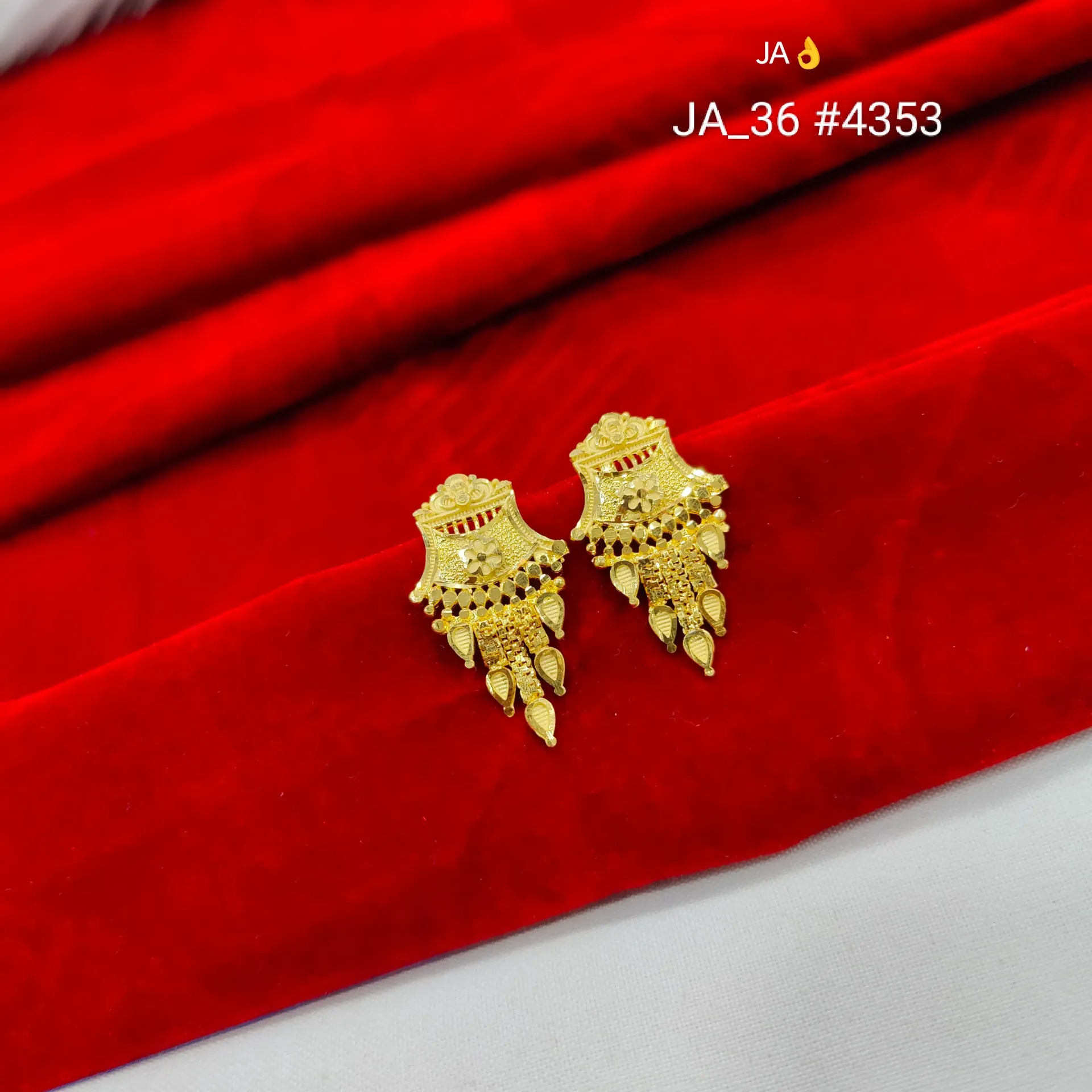 Gold Tone Traditional Floral Drop Earrings DN-4353
