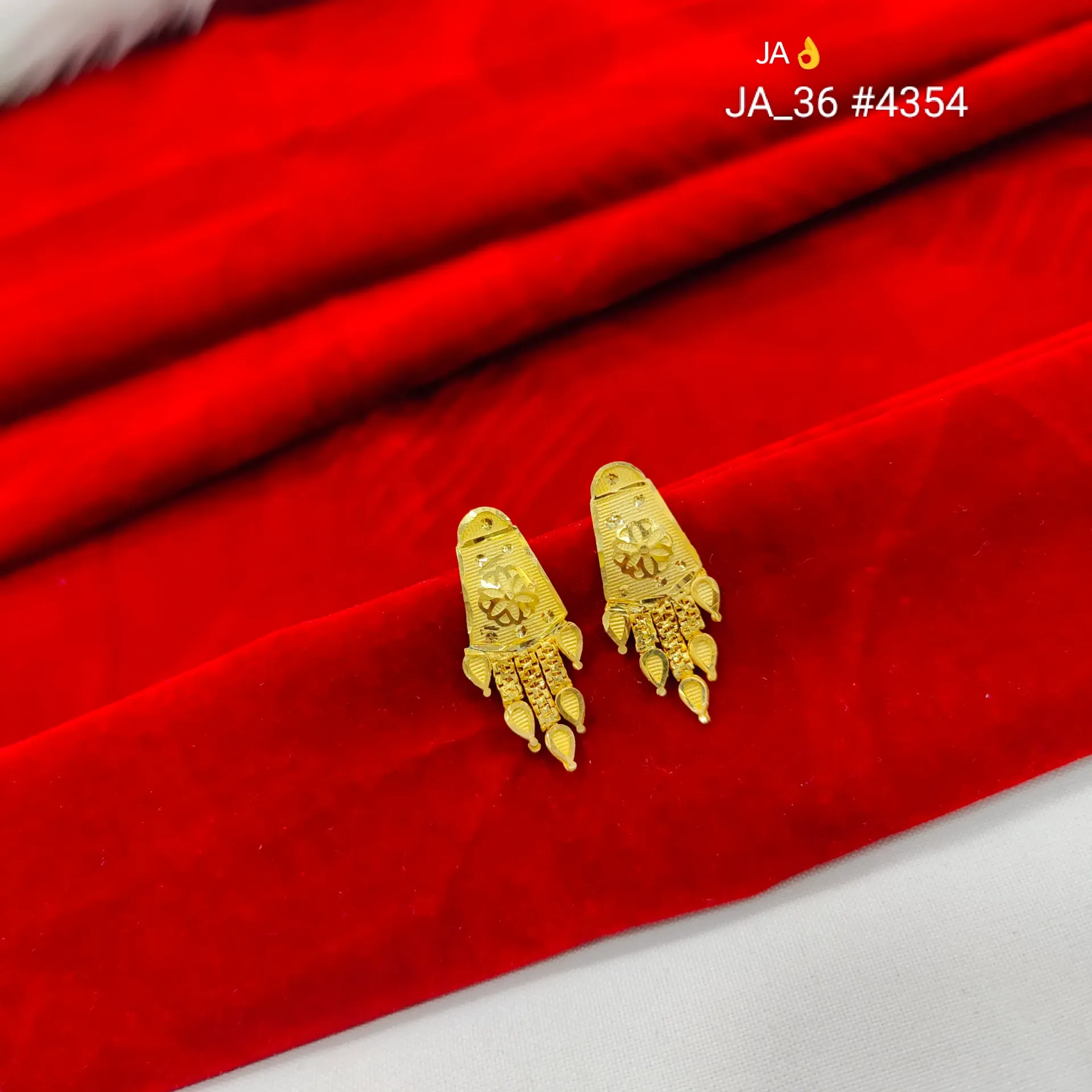 Gold Tone Floral Tapered Drop Earrings DN-4354
