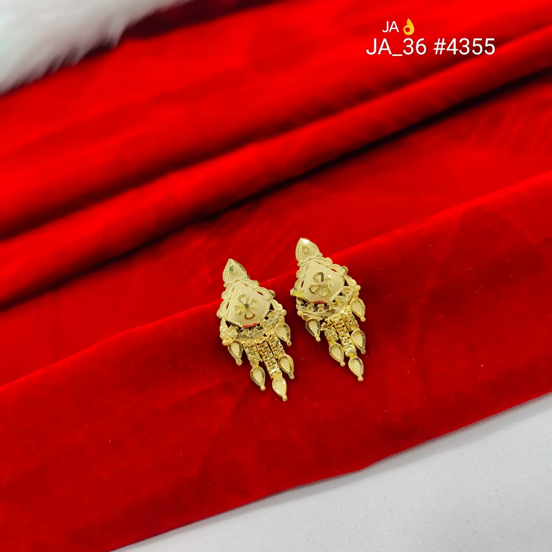 Gold Tone Traditional Floral Leaf Drop Earrings DN-4355