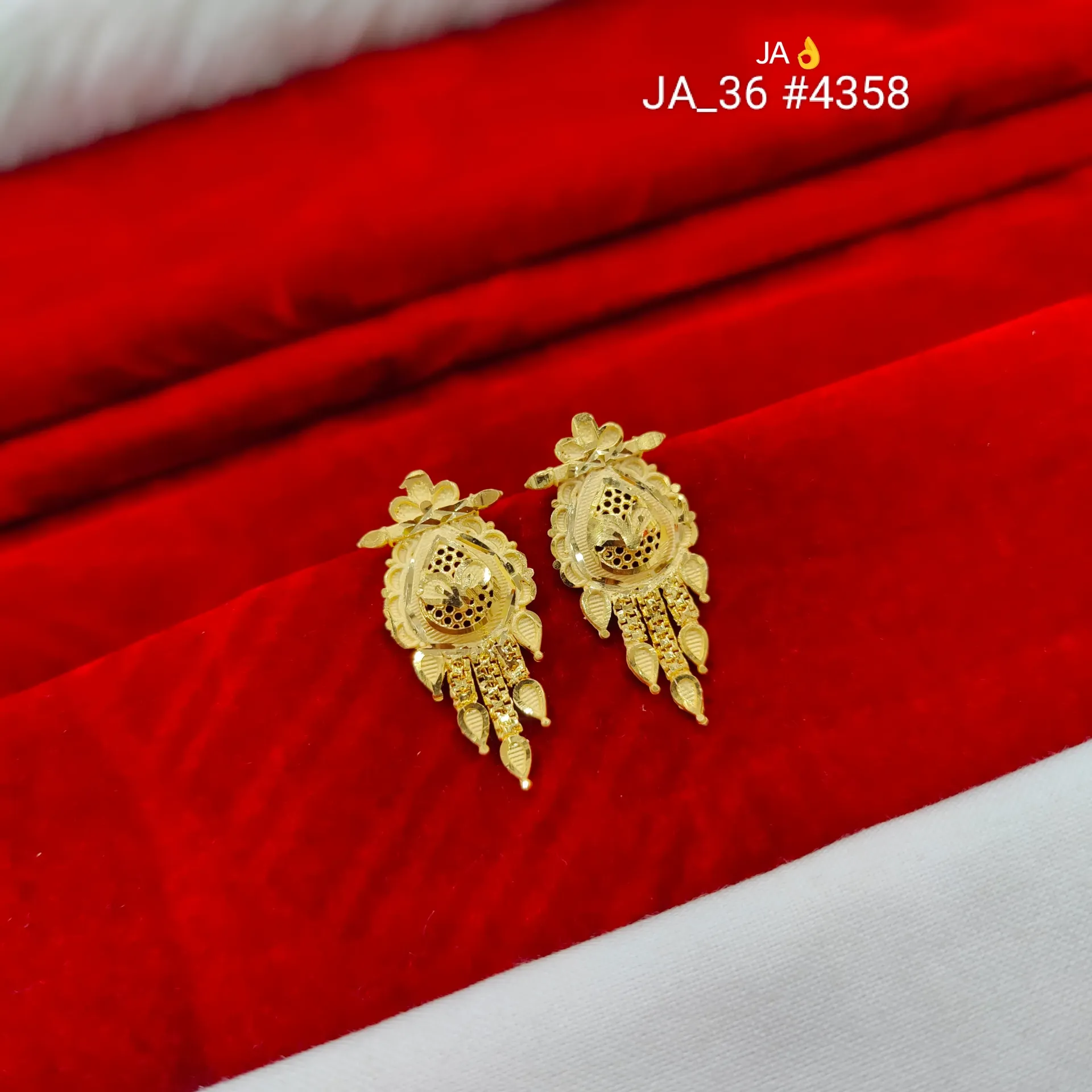 Gold Tone Floral Filigree Drop Earrings DN-4358