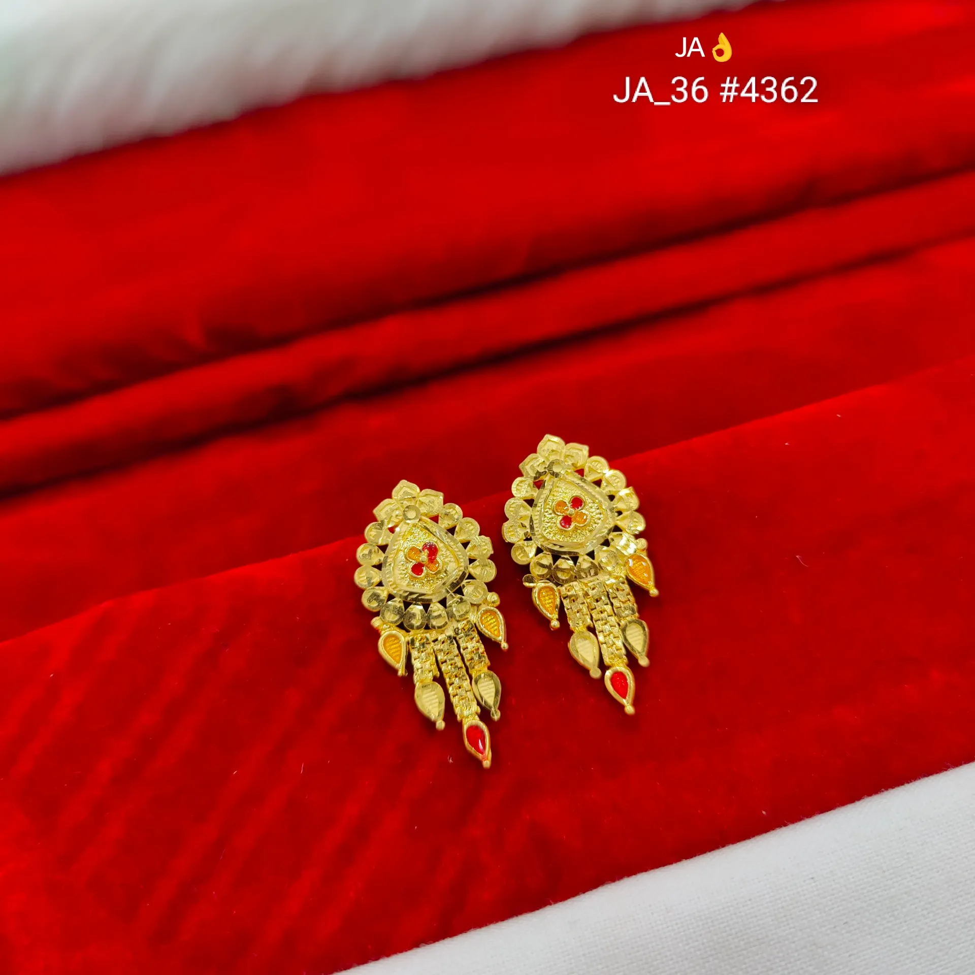 Gold Tone Floral Teardrop Drop Earrings DN-4362