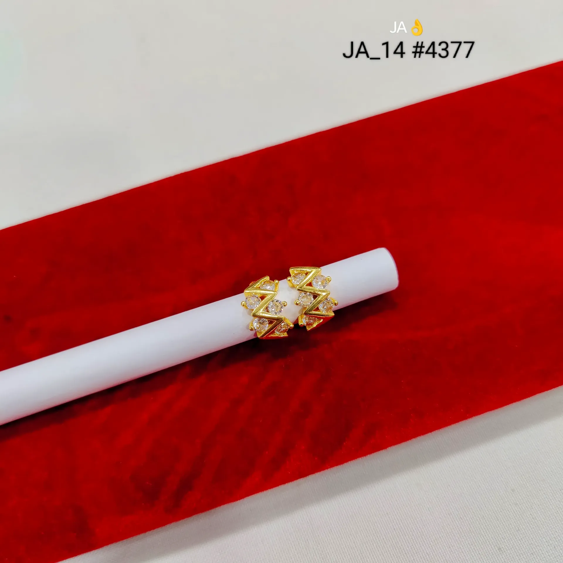 Gold Tone Zigzag Crystal Hoop Earrings DN-4377