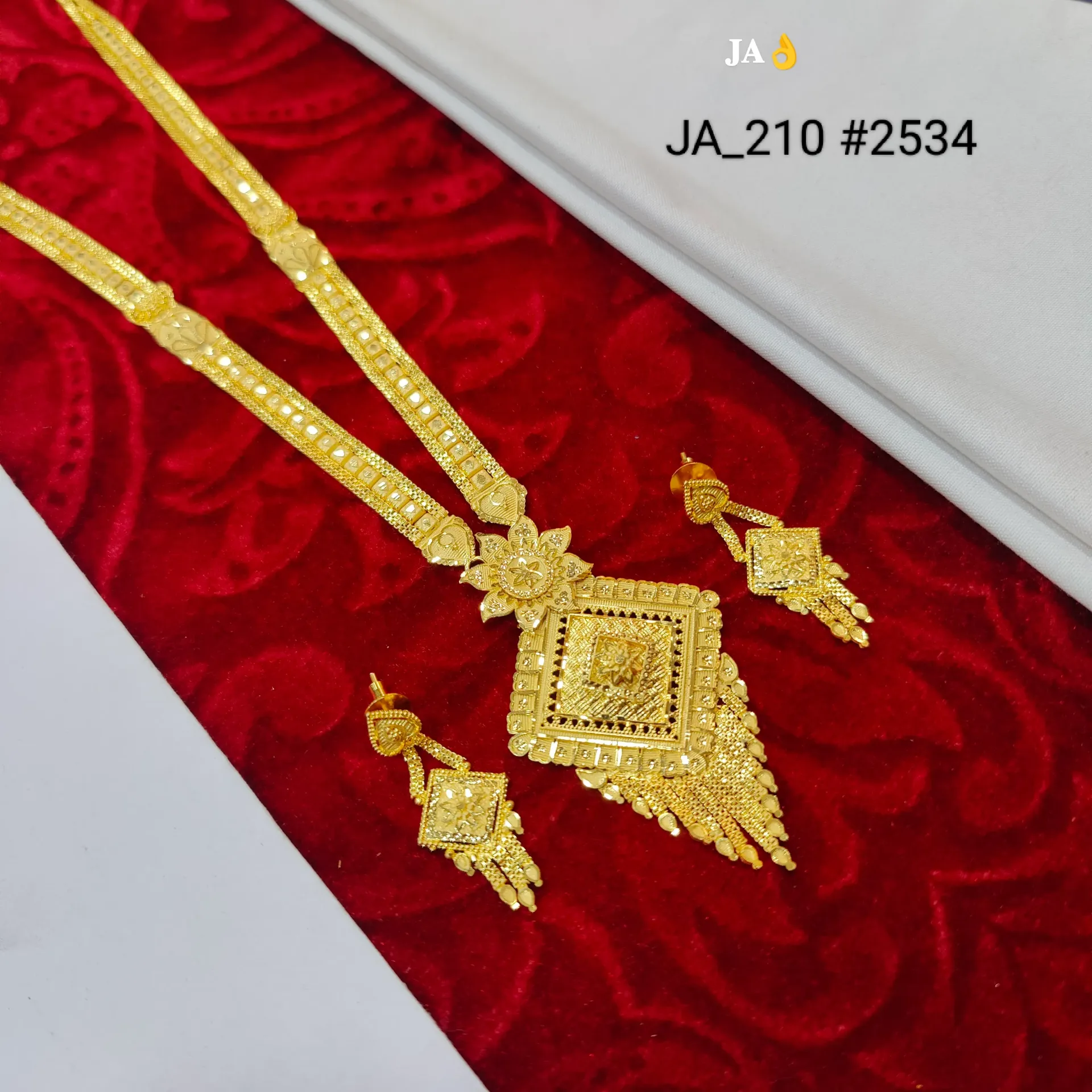 Traditional Gold Finish Square Pendant Necklace Set with Earrings DN-2534