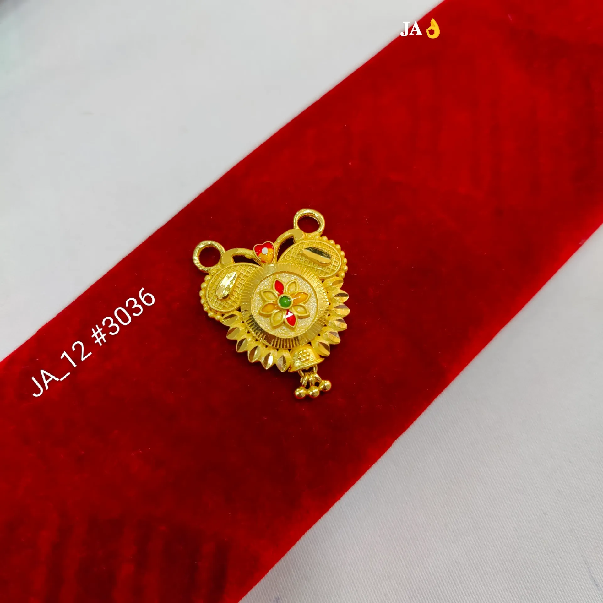 : Traditional Gold Plated Floral Enamel Pendant Connector Charm DN-3036
