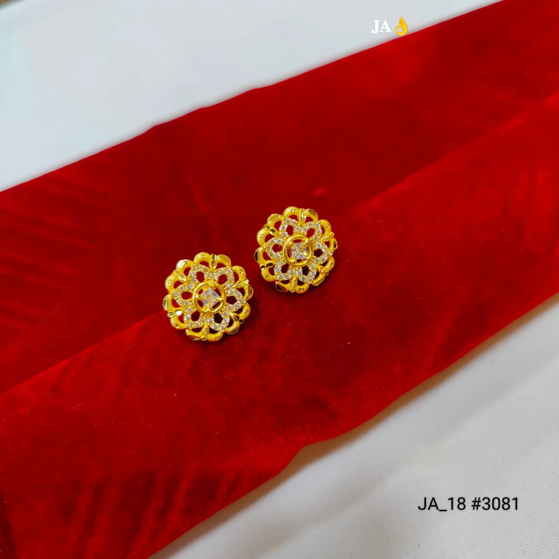 1 Gram Gold Plated Floral Stone Stud Earrings DN-3081