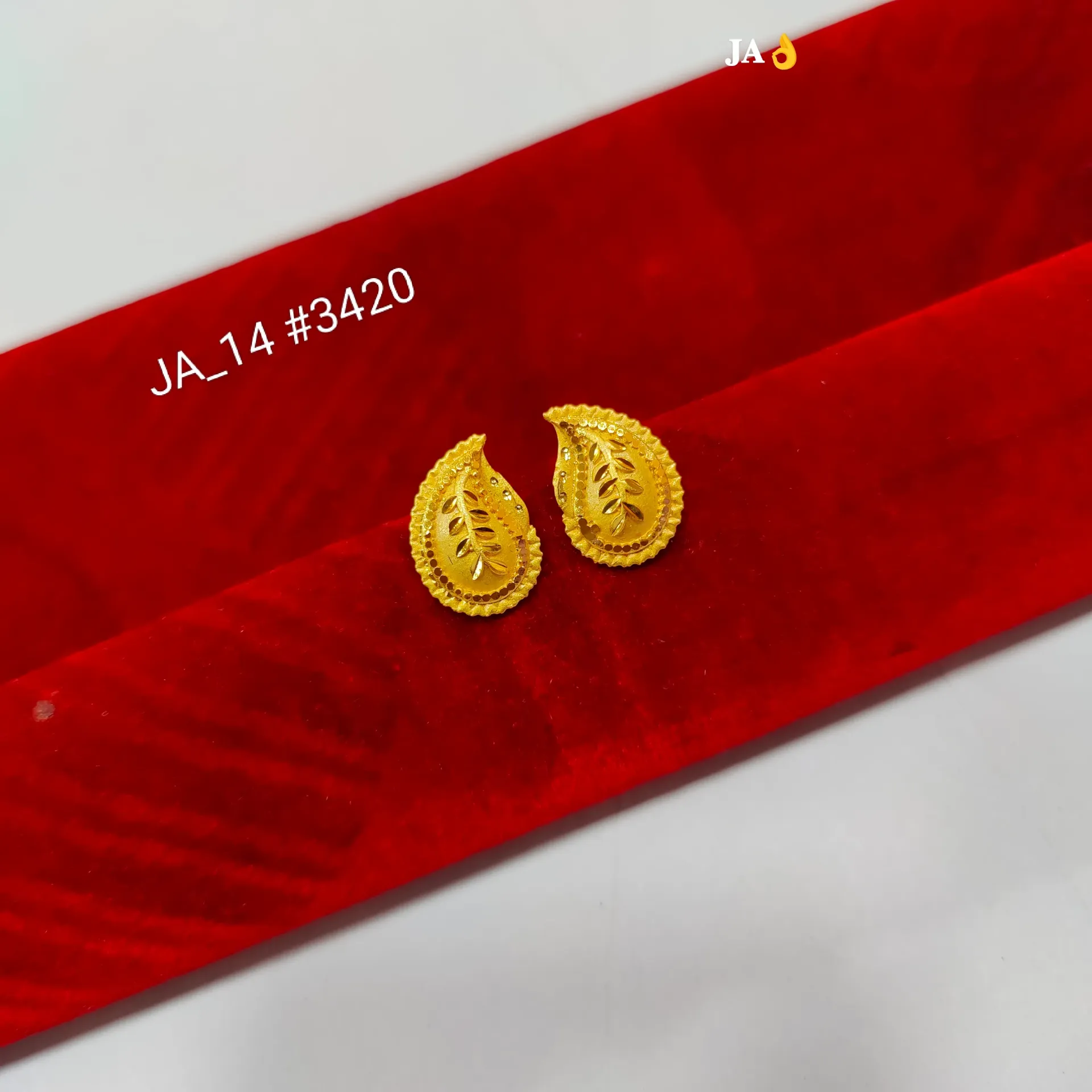 Elegant Paisley Leaf Gold Finish Stud Earrings DN-3420