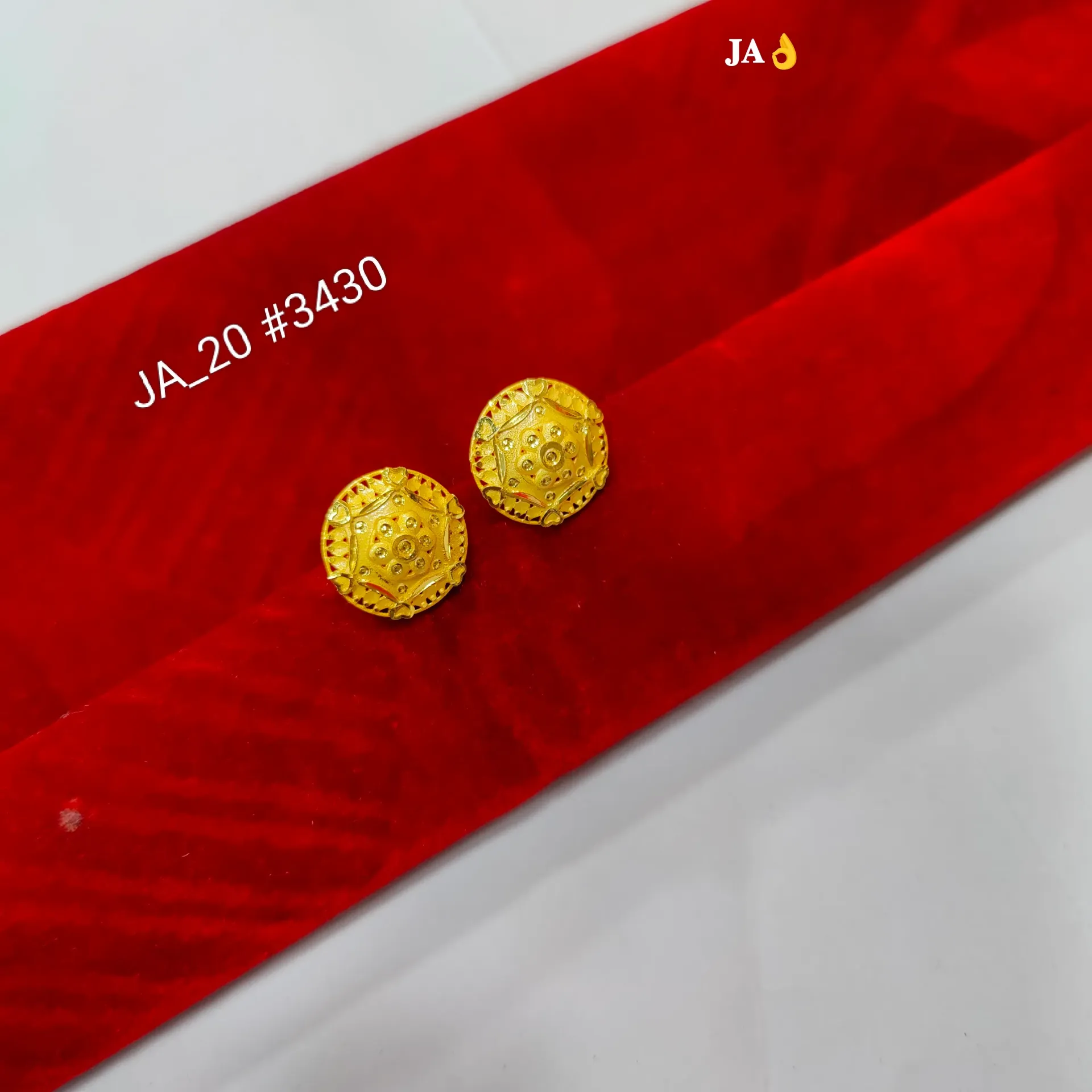 Traditional Geometric Gold Stud Earrings DN-3430