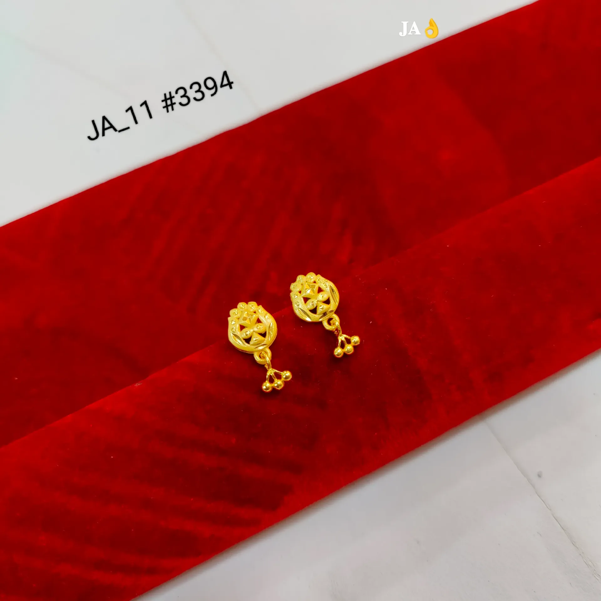 Traditional Leaf Design Gold Drop Earrings DN-3394