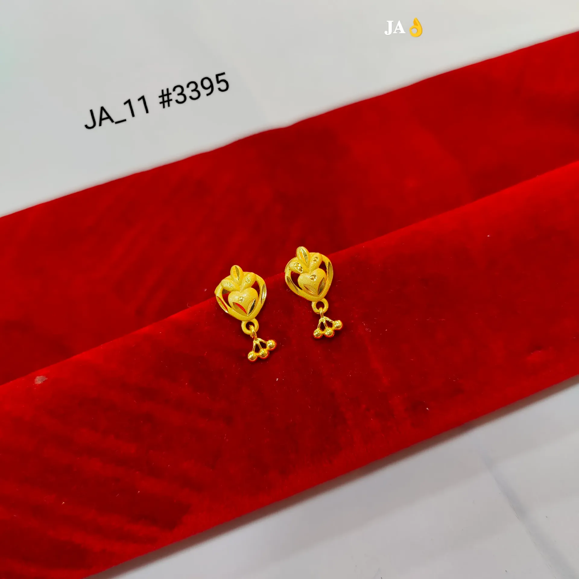 Traditional Heart Design Gold Drop Earrings DN-3395