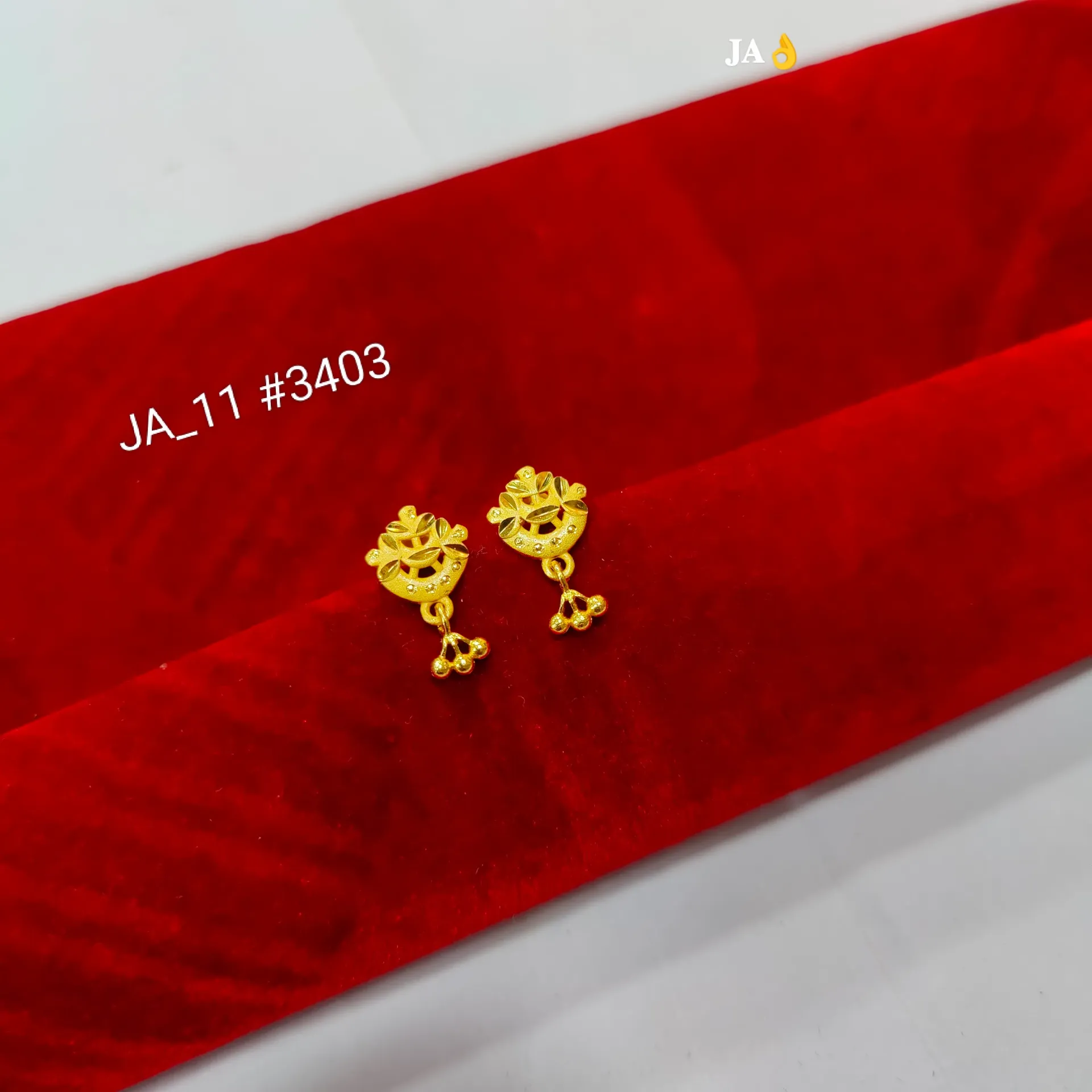 Traditional Floral Leaf Gold Drop Earrings DN-3403