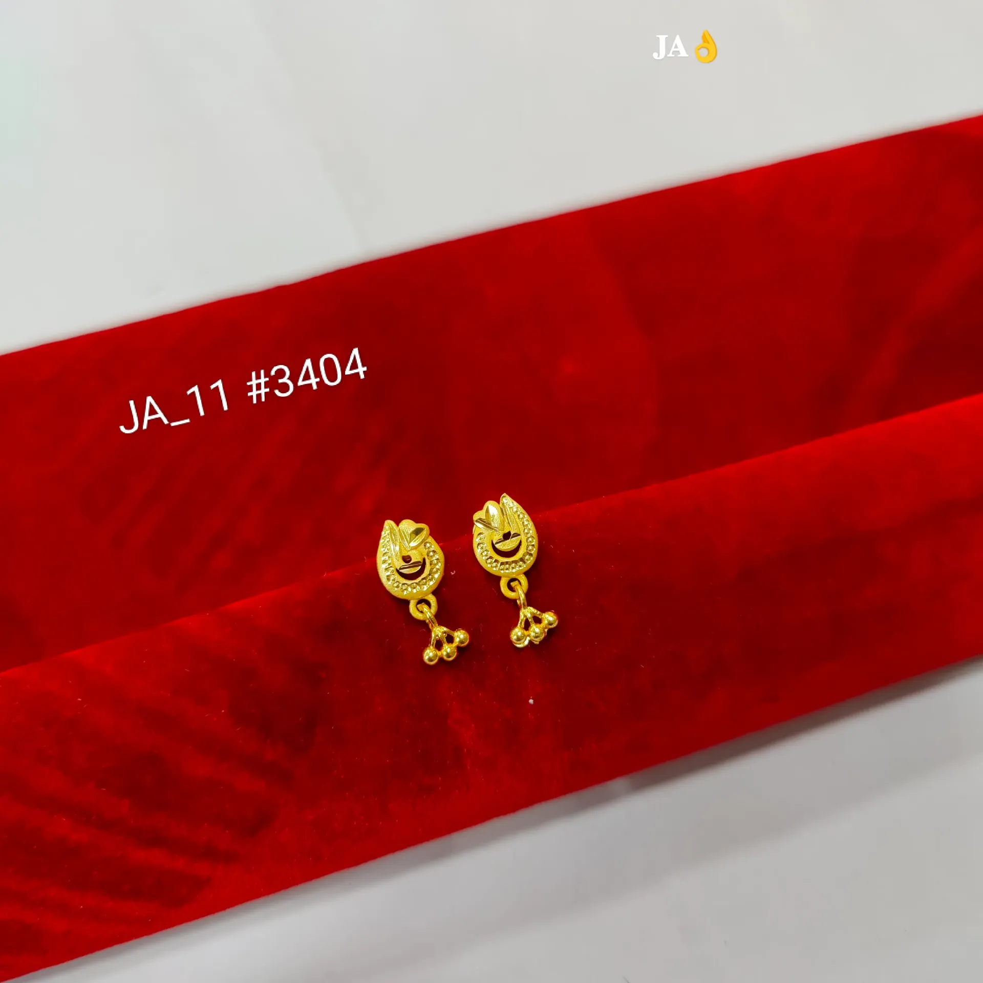 Traditional Paisley Leaf Gold Drop Earrings DN-3404