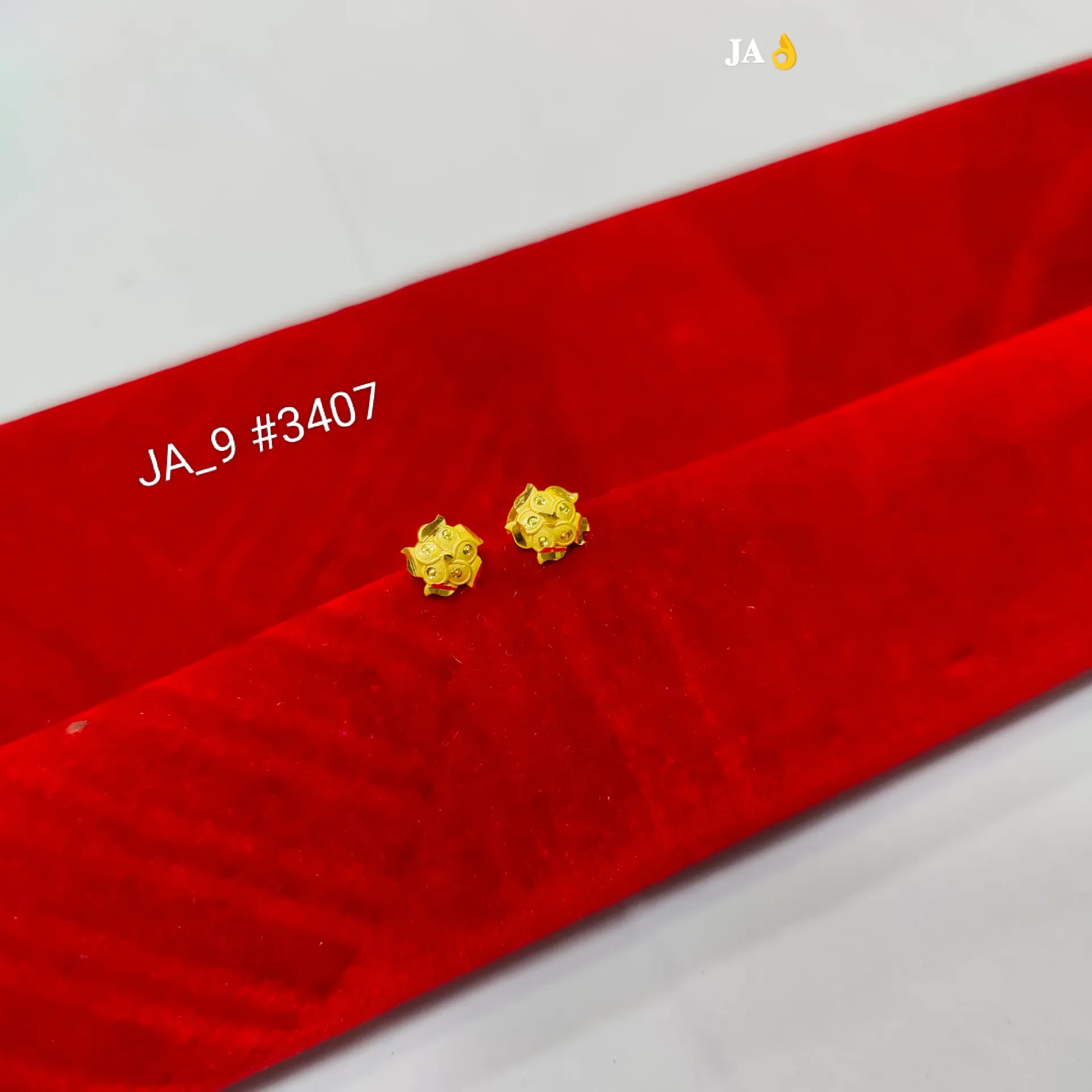 Traditional Floral Gold Stud Earrings DN-3407