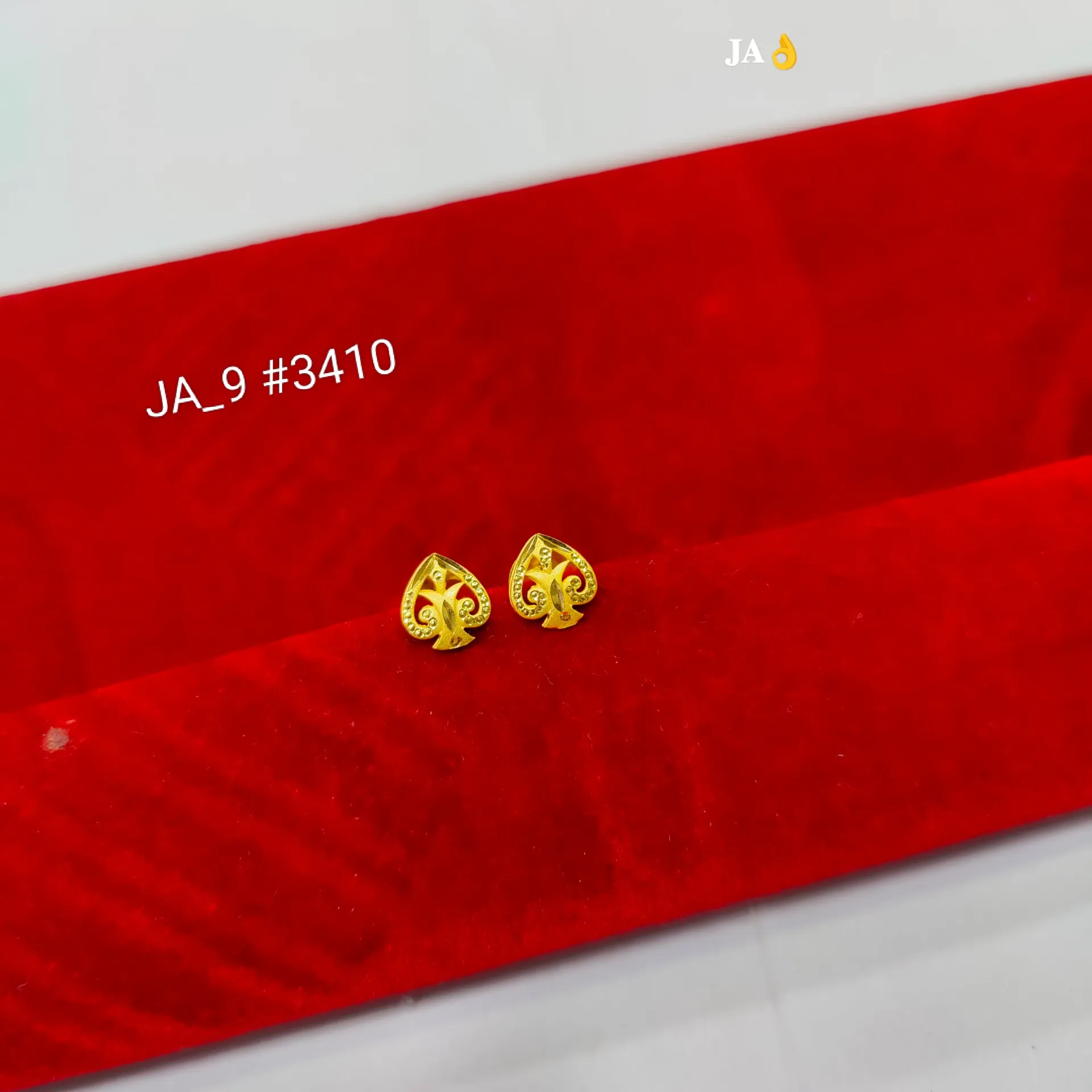 Elegant Heart Leaf Gold Stud Earrings DN-3410