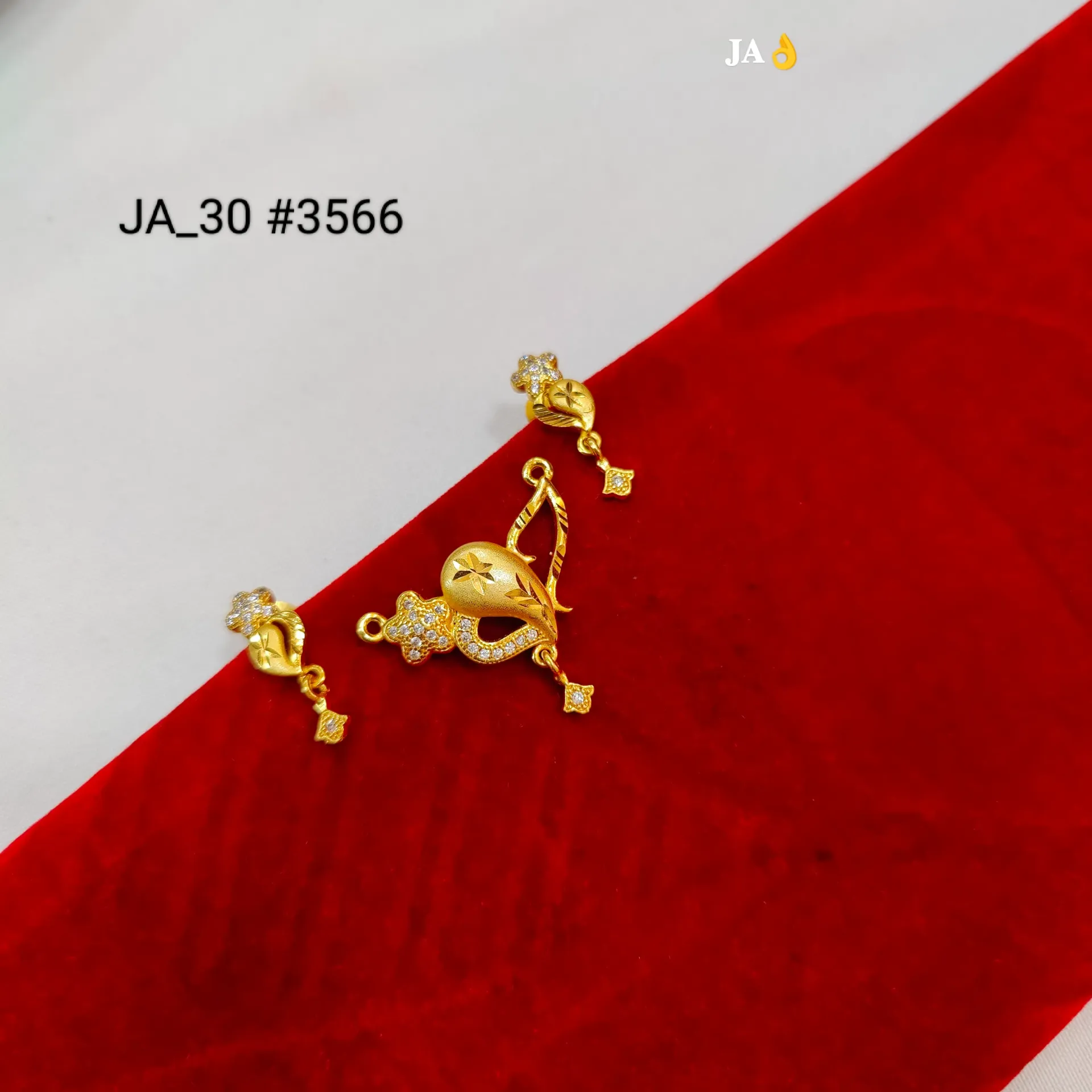 Elegant Floral Leaf Gold Pendant Set with Matching Earrings DN-3566